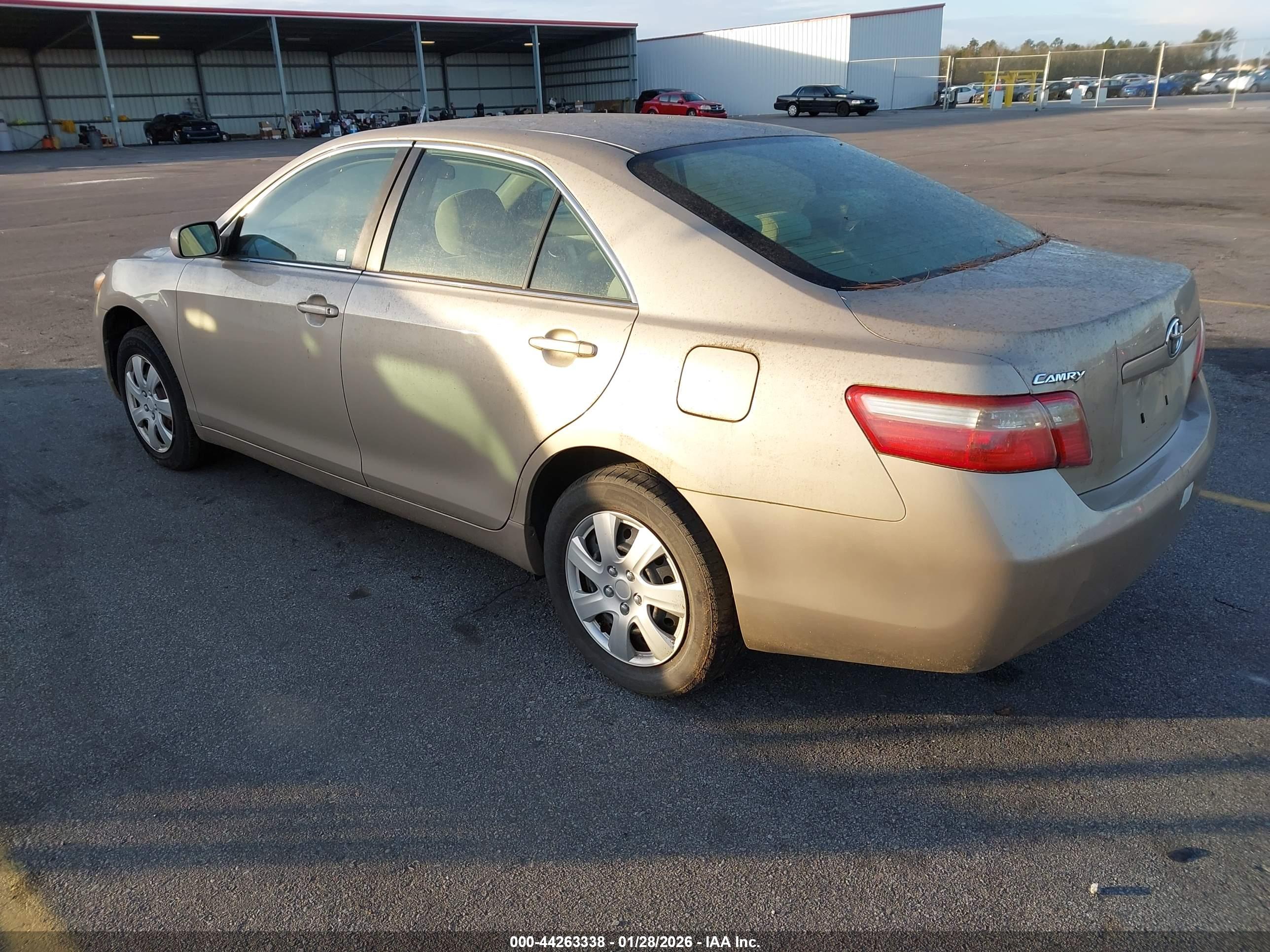 TOYOTA CAMRY image 3