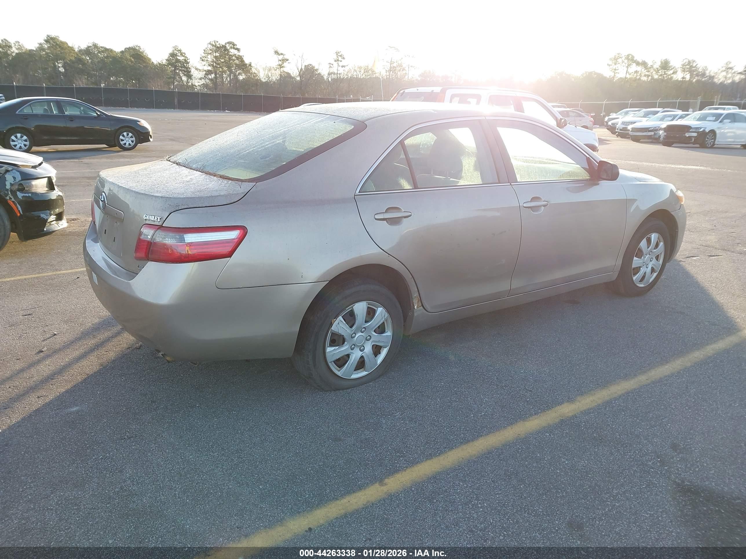 TOYOTA CAMRY image 4