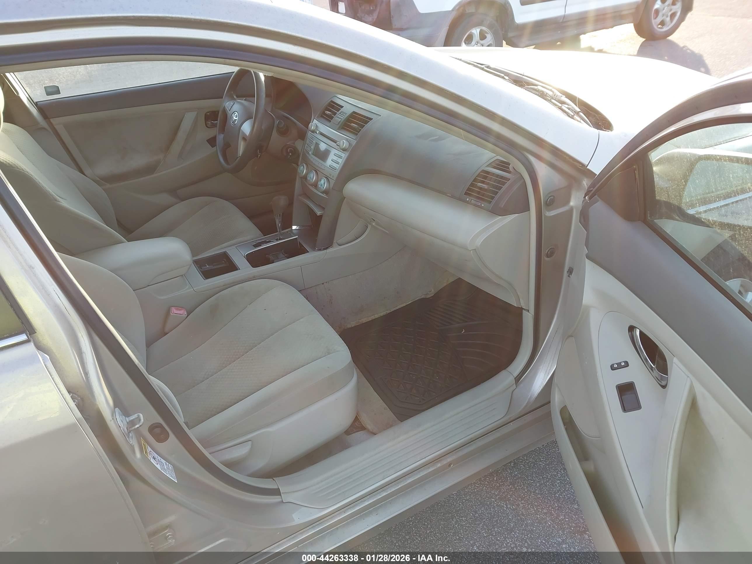 TOYOTA CAMRY image 5