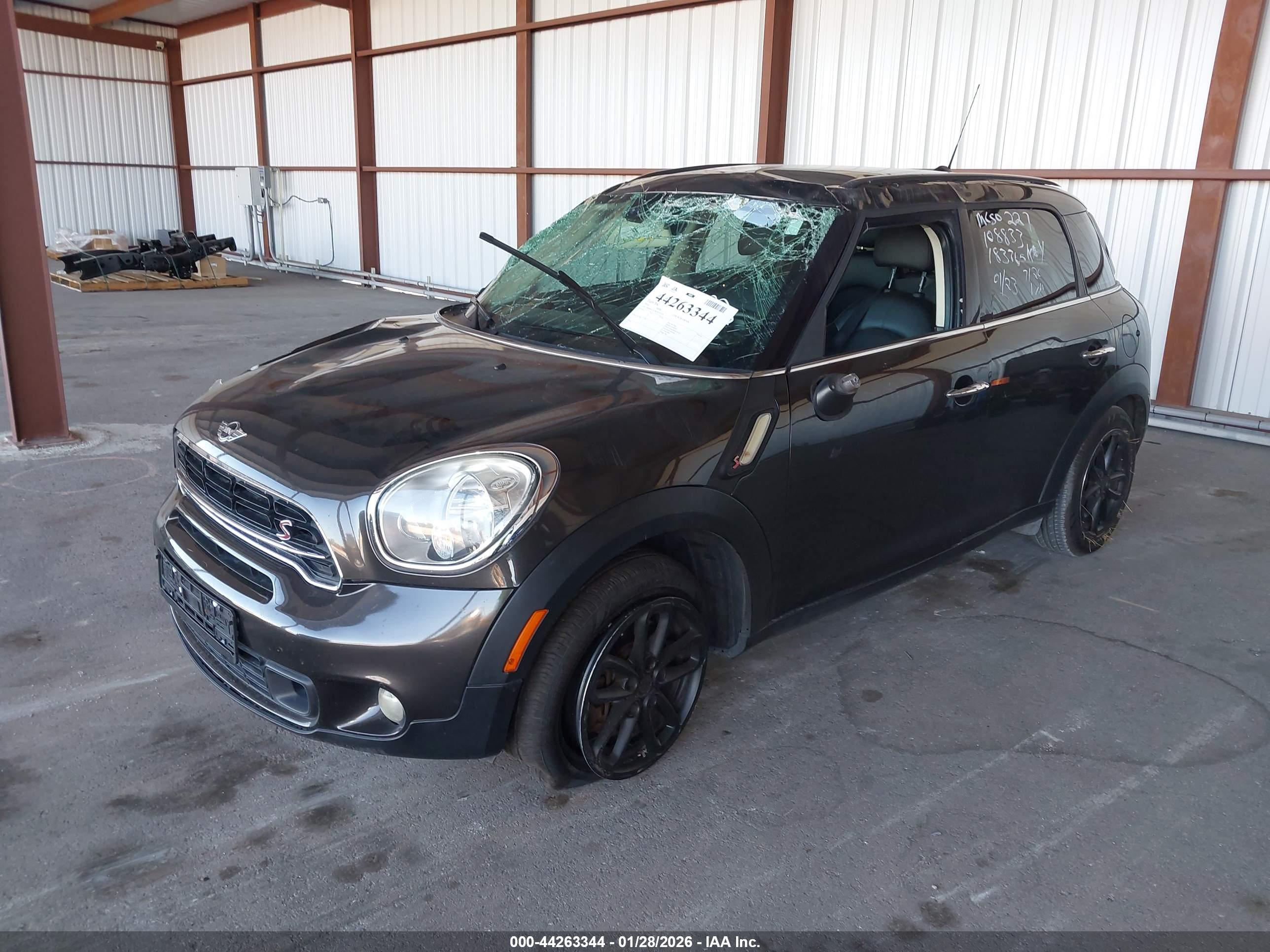 MINI COUNTRYMAN image 2
