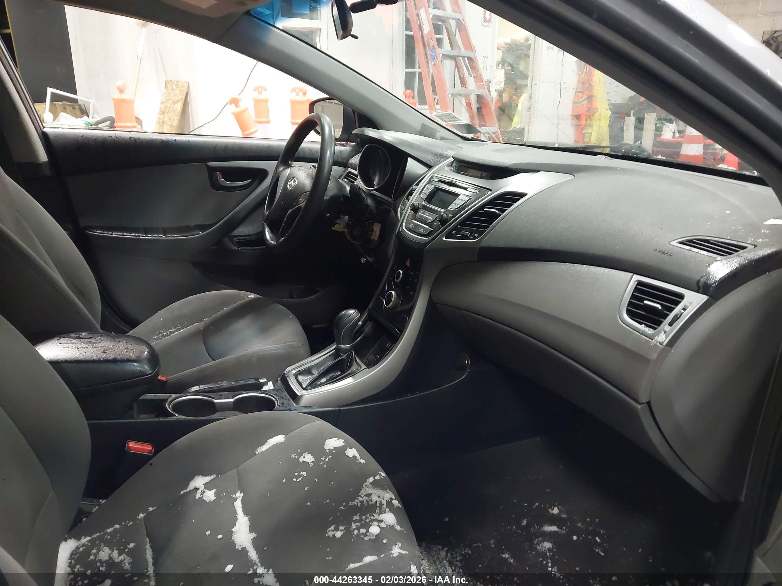 HYUNDAI ELANTRA image 5