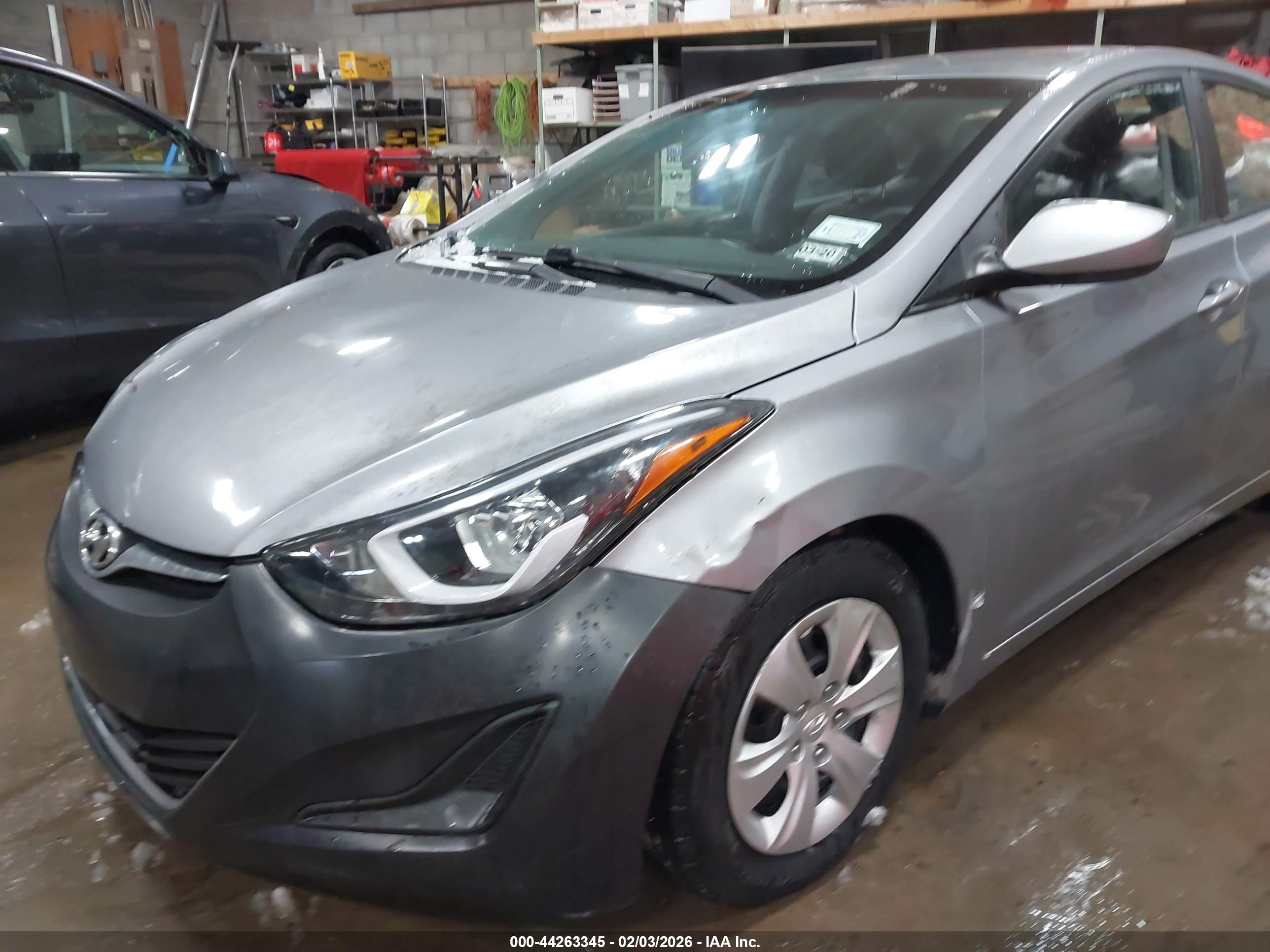 HYUNDAI ELANTRA image 6
