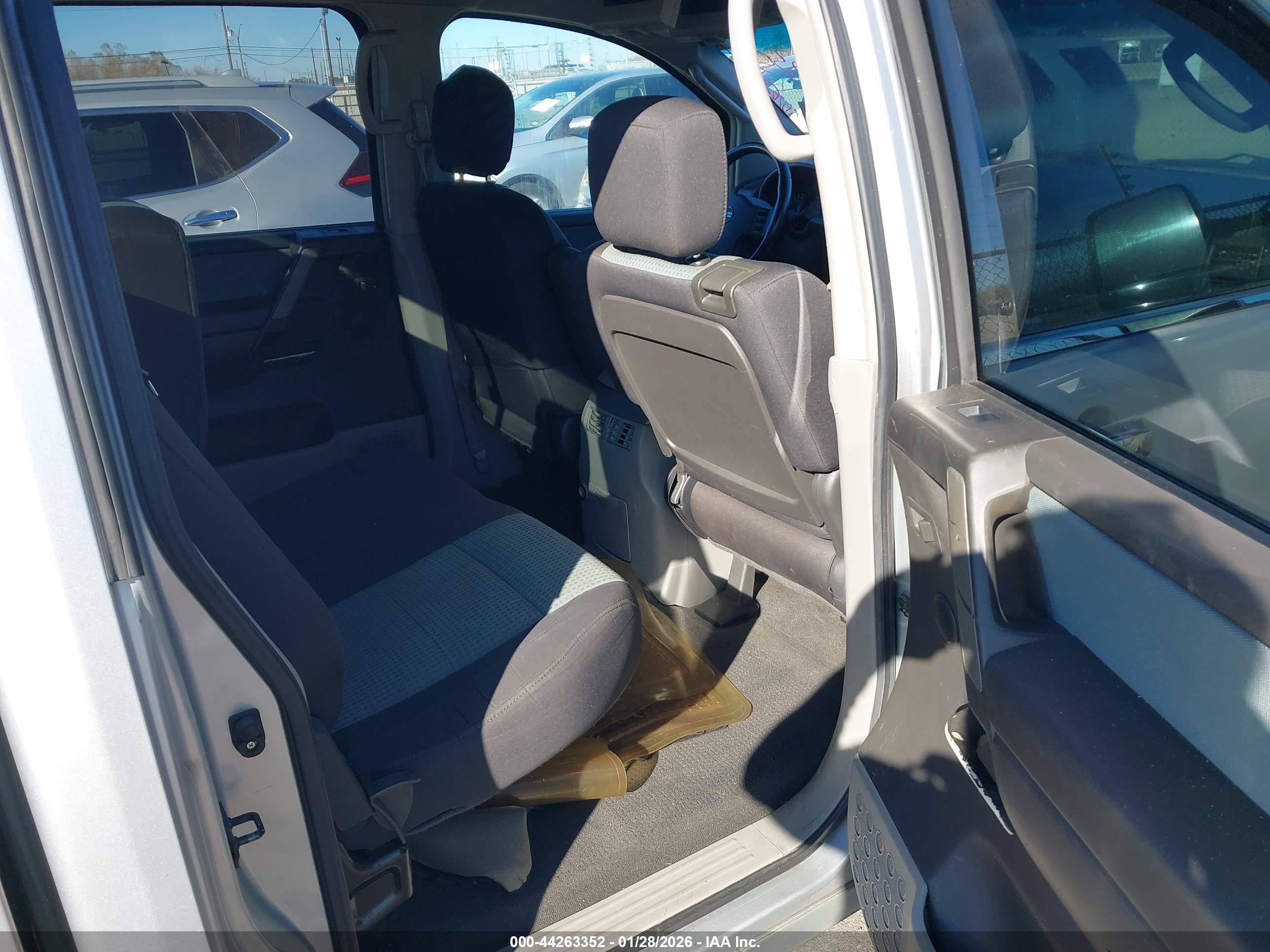 NISSAN TITAN image 8