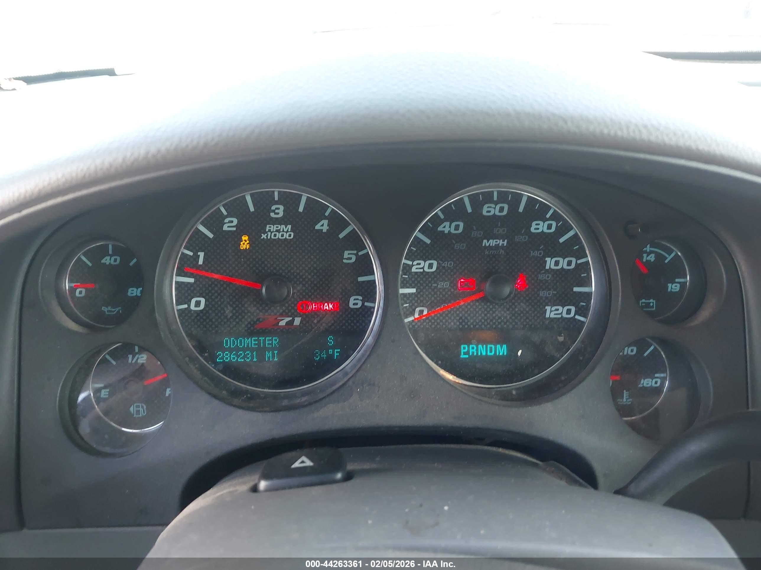 CHEVROLET SUBURBAN image 7