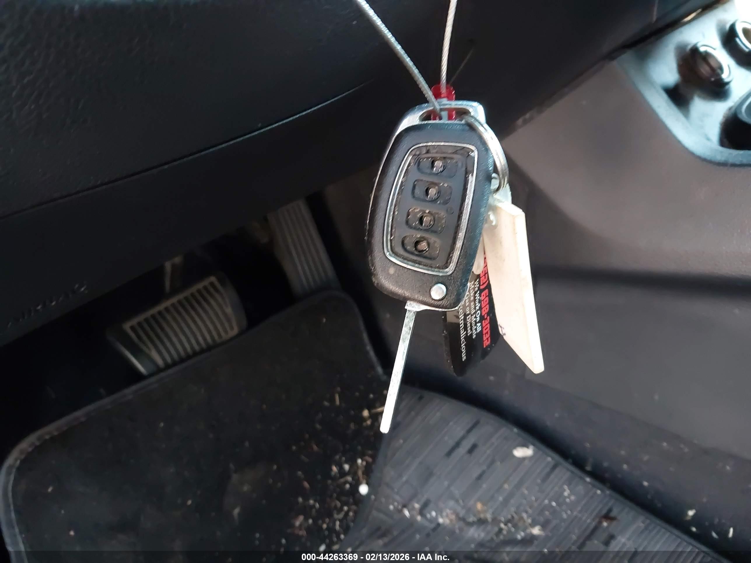 HYUNDAI SANTA image 11