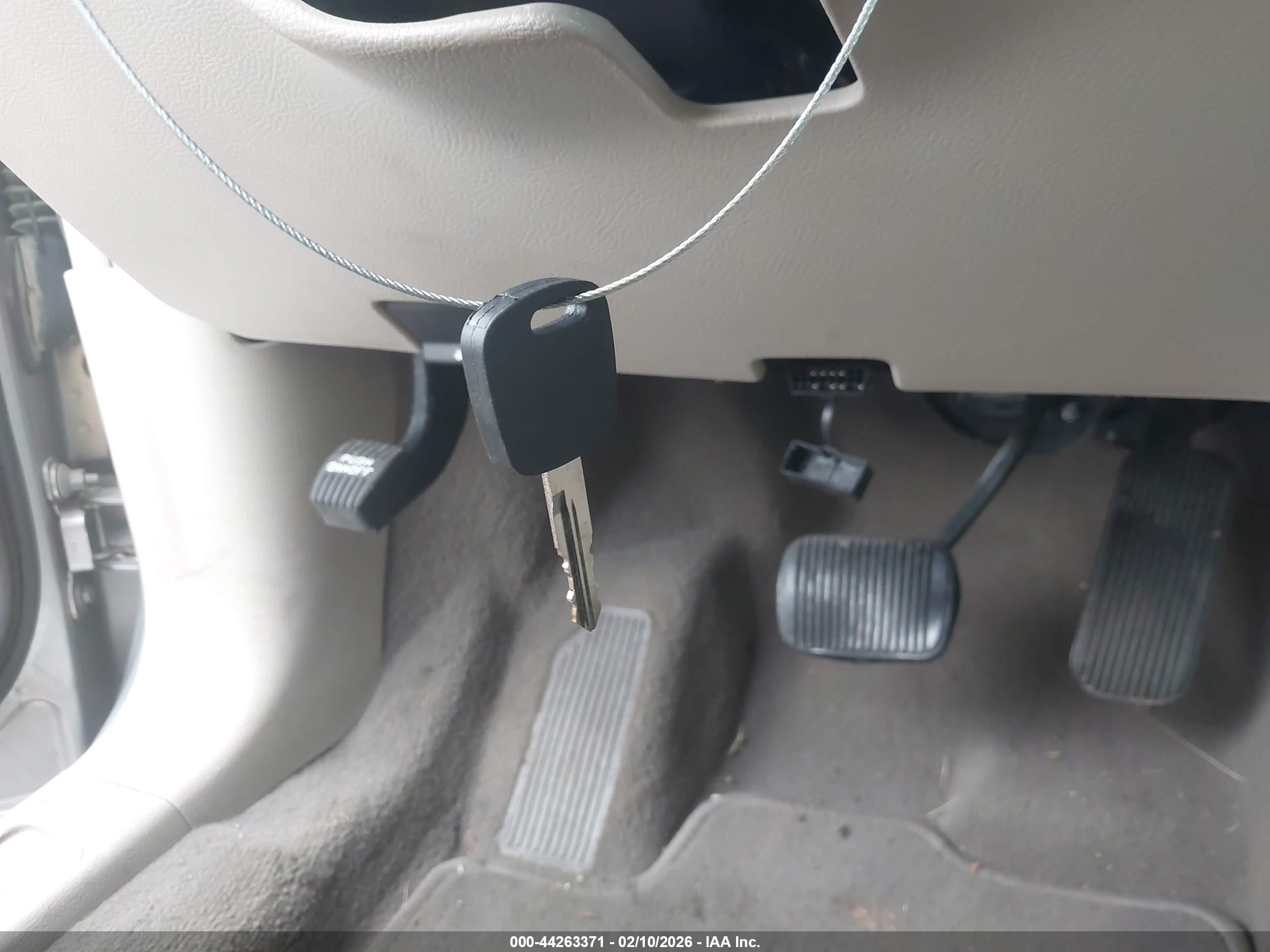 FORD TAURUS image 11