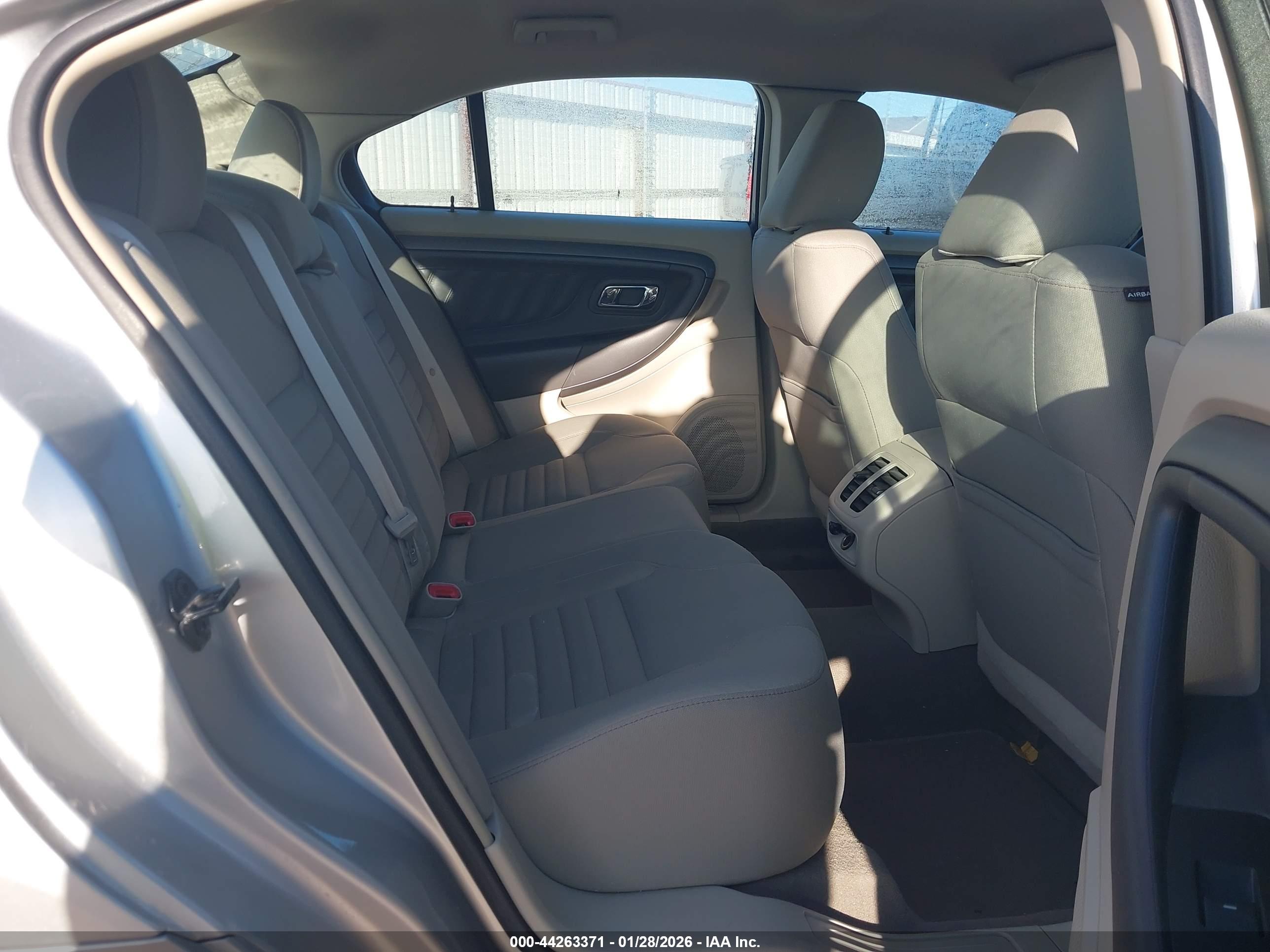 FORD TAURUS image 8