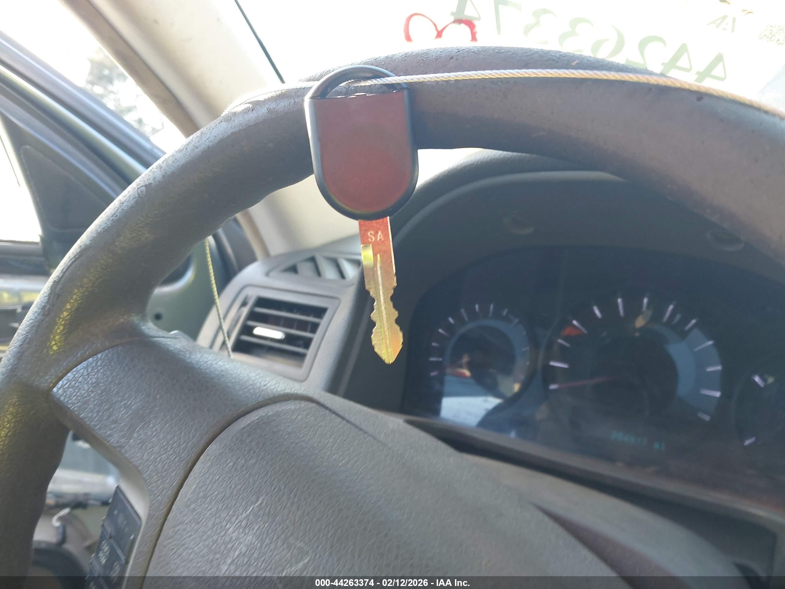 FORD FUSION image 11