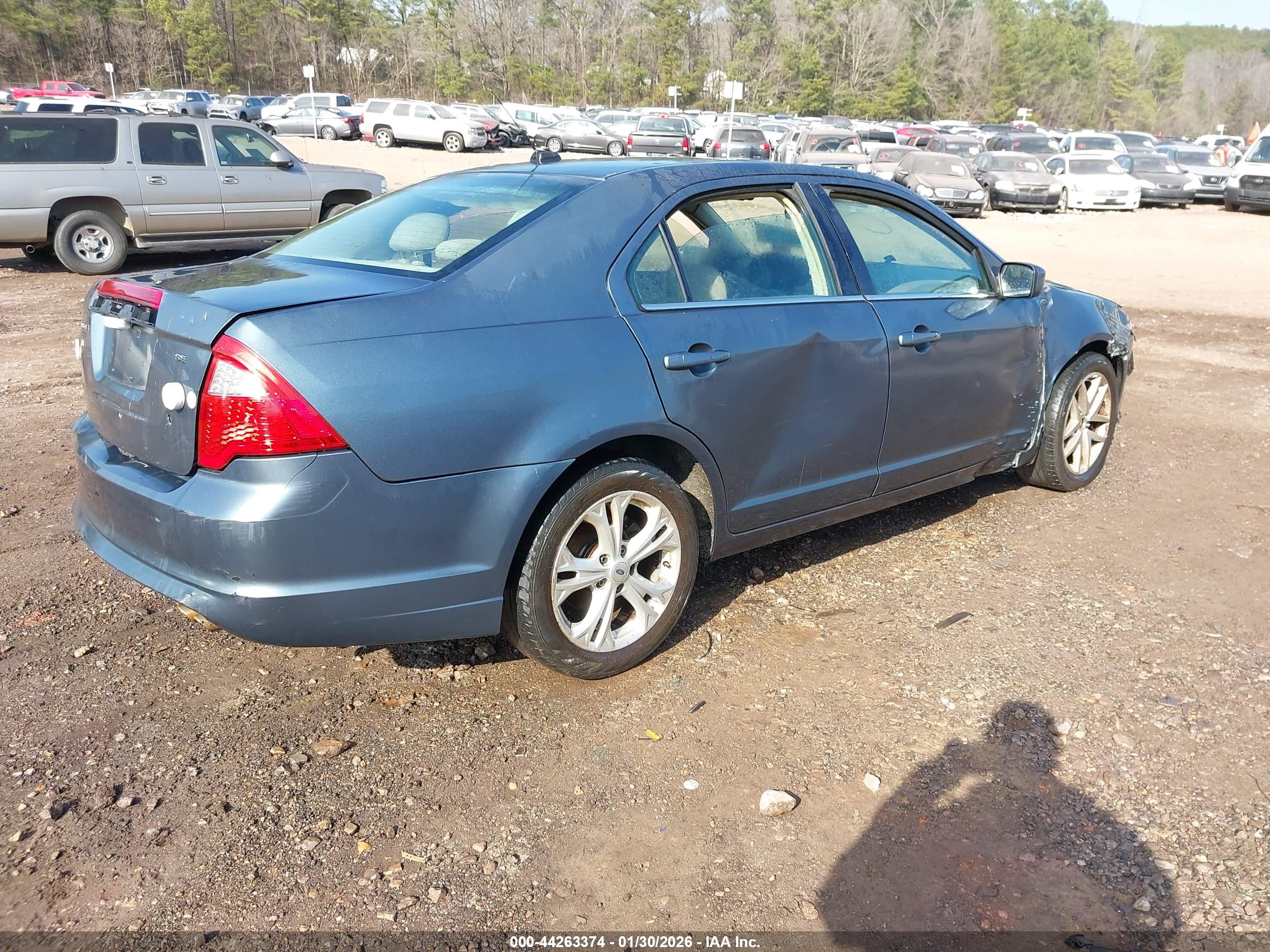 FORD FUSION image 4