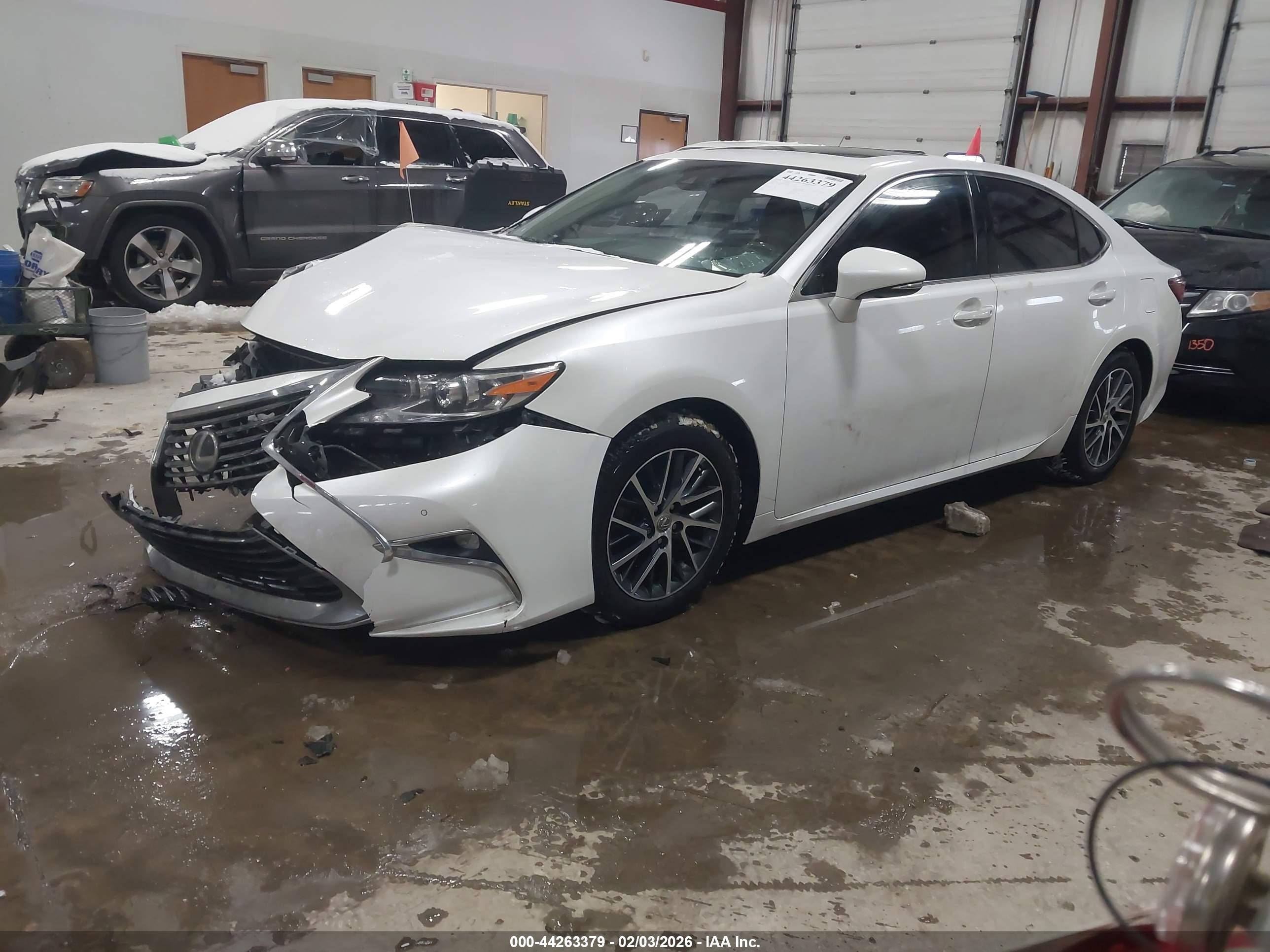 LEXUS ES image 2
