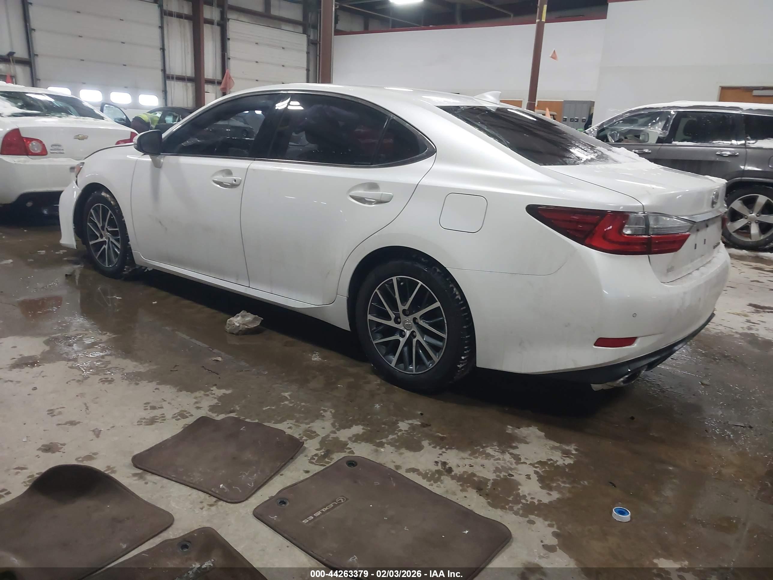 LEXUS ES image 3