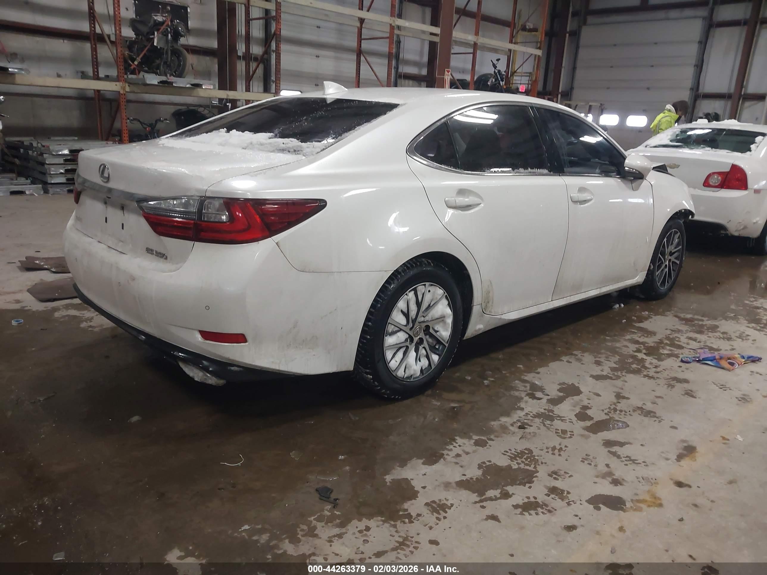 LEXUS ES image 4