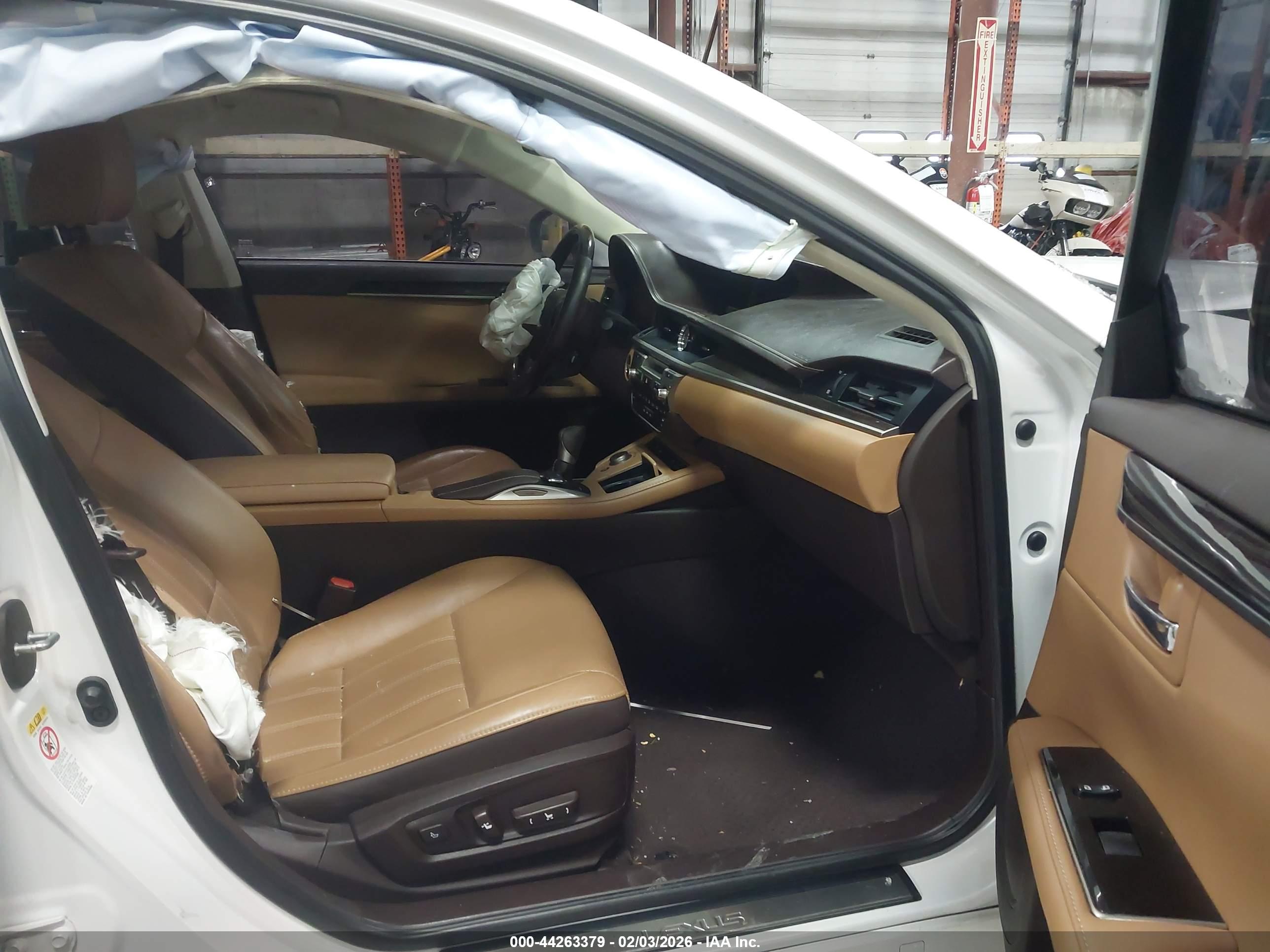 LEXUS ES image 5