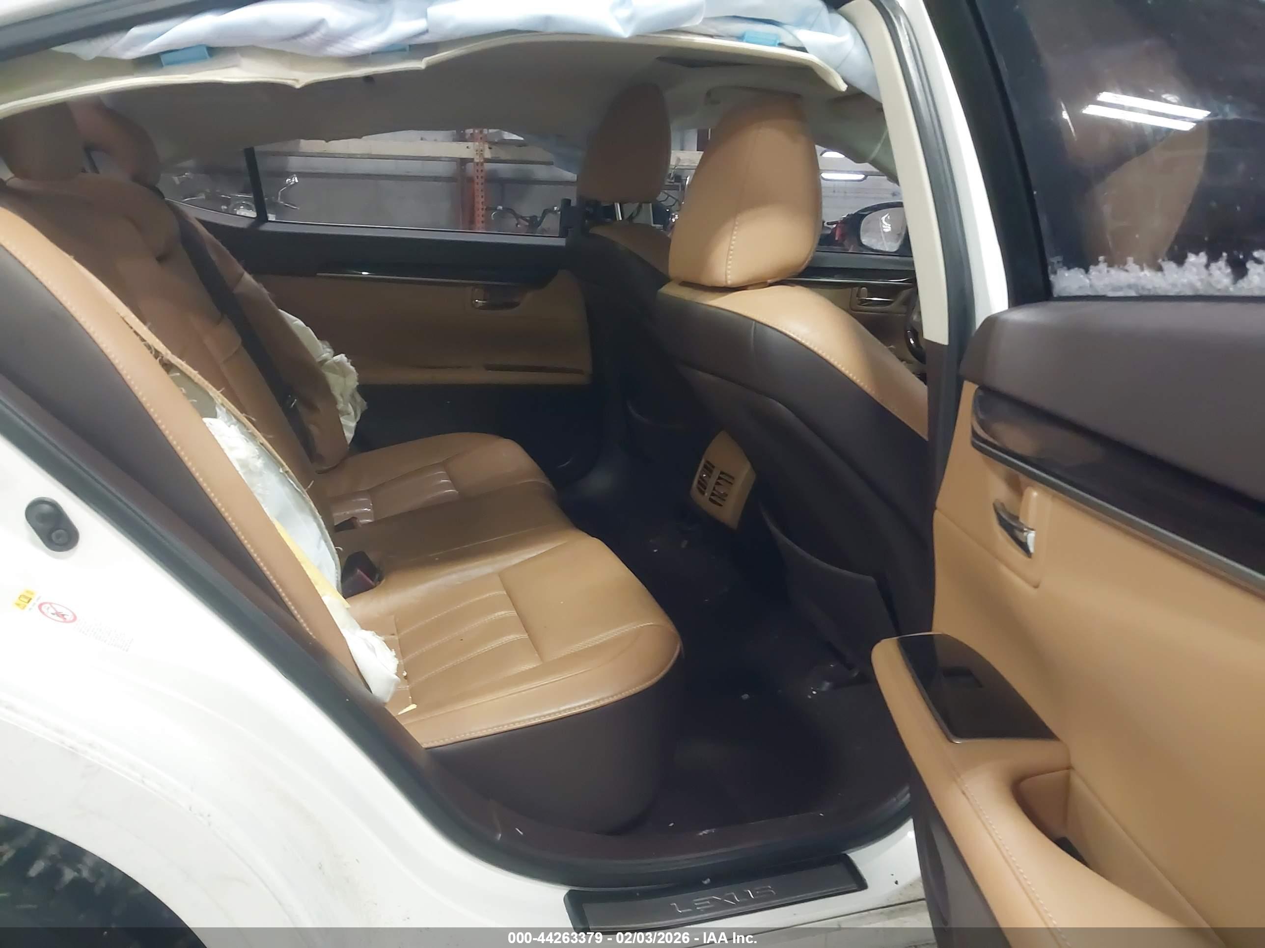LEXUS ES image 8