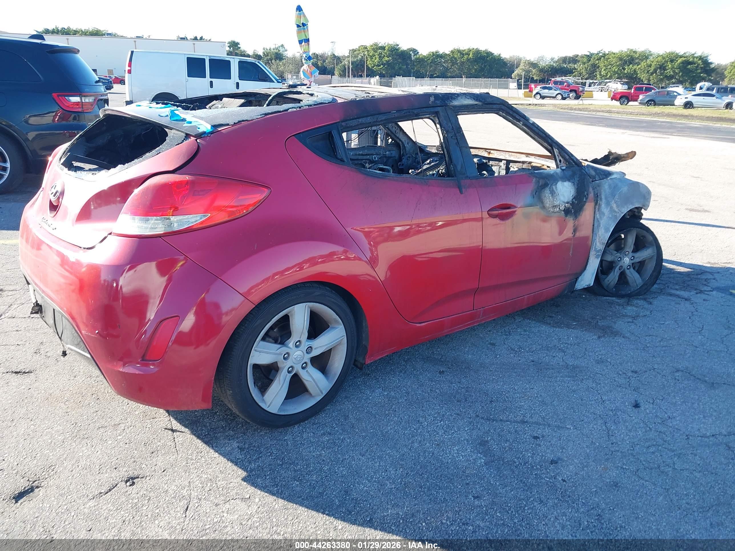 HYUNDAI VELOSTER image 4