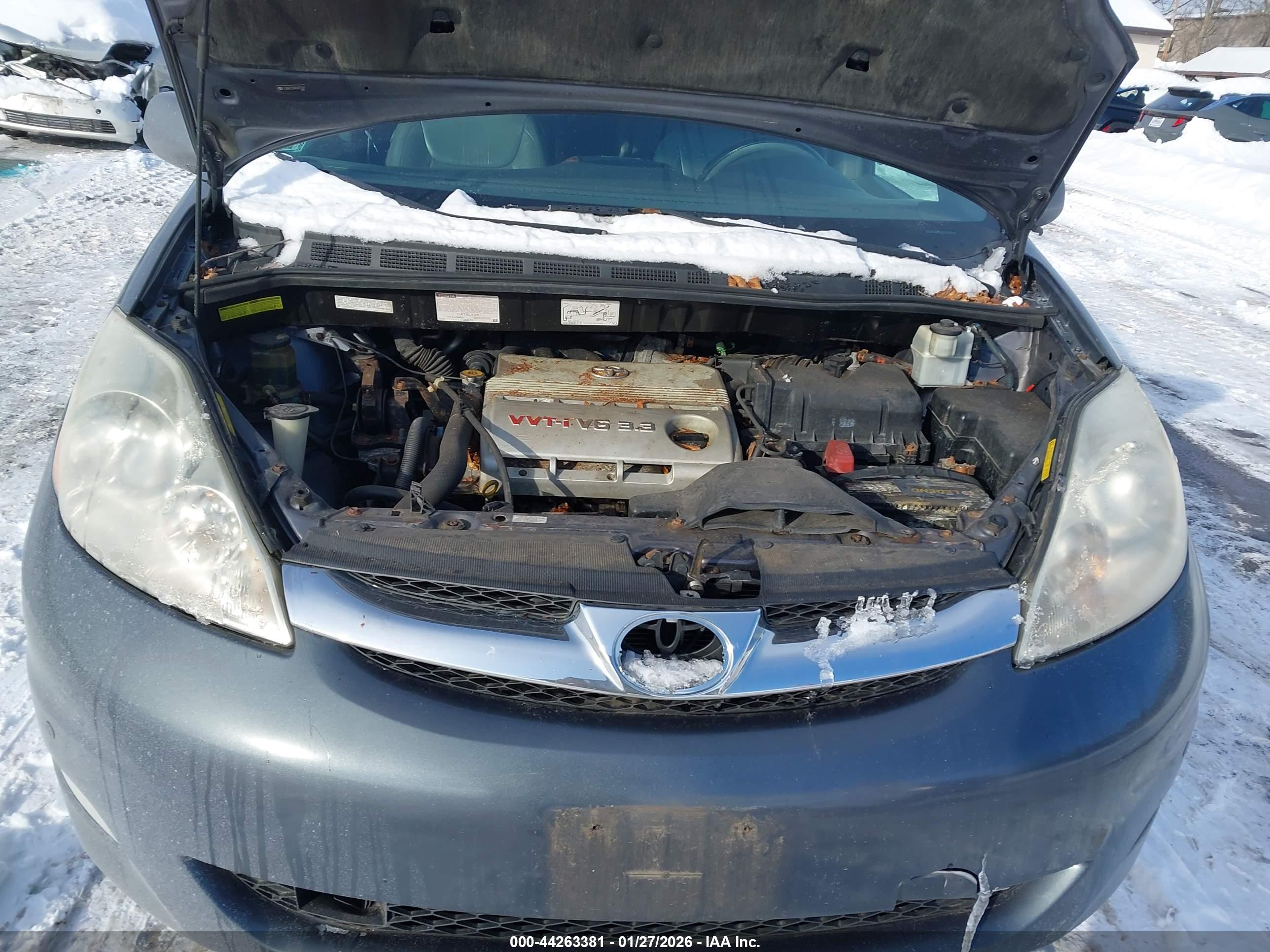 TOYOTA SIENNA image 10