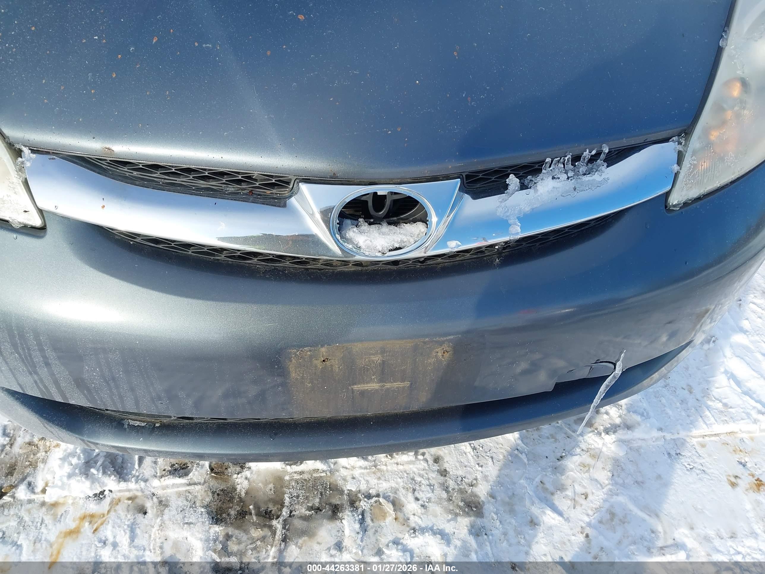 TOYOTA SIENNA image 6