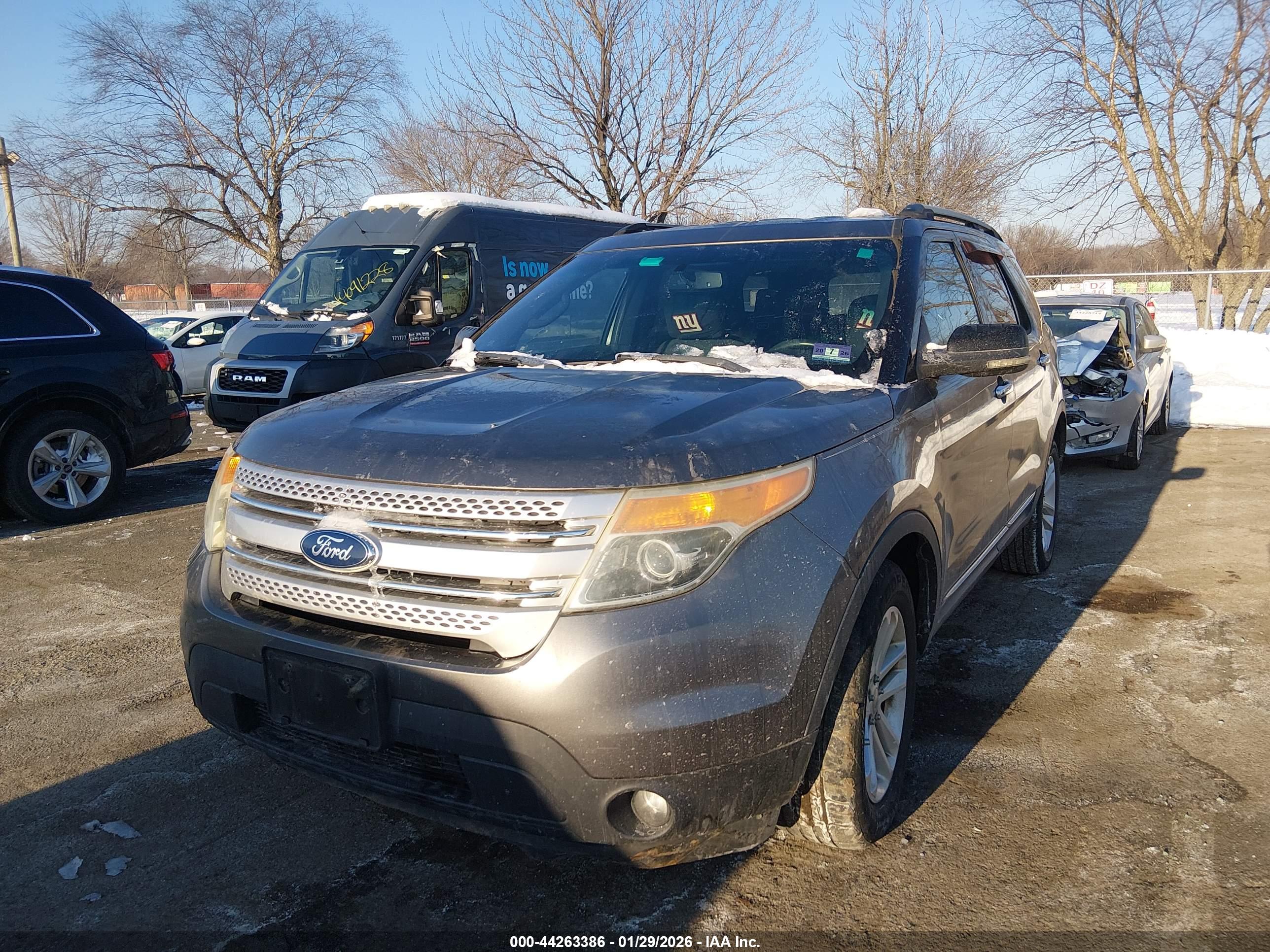 FORD EXPLORER image 2