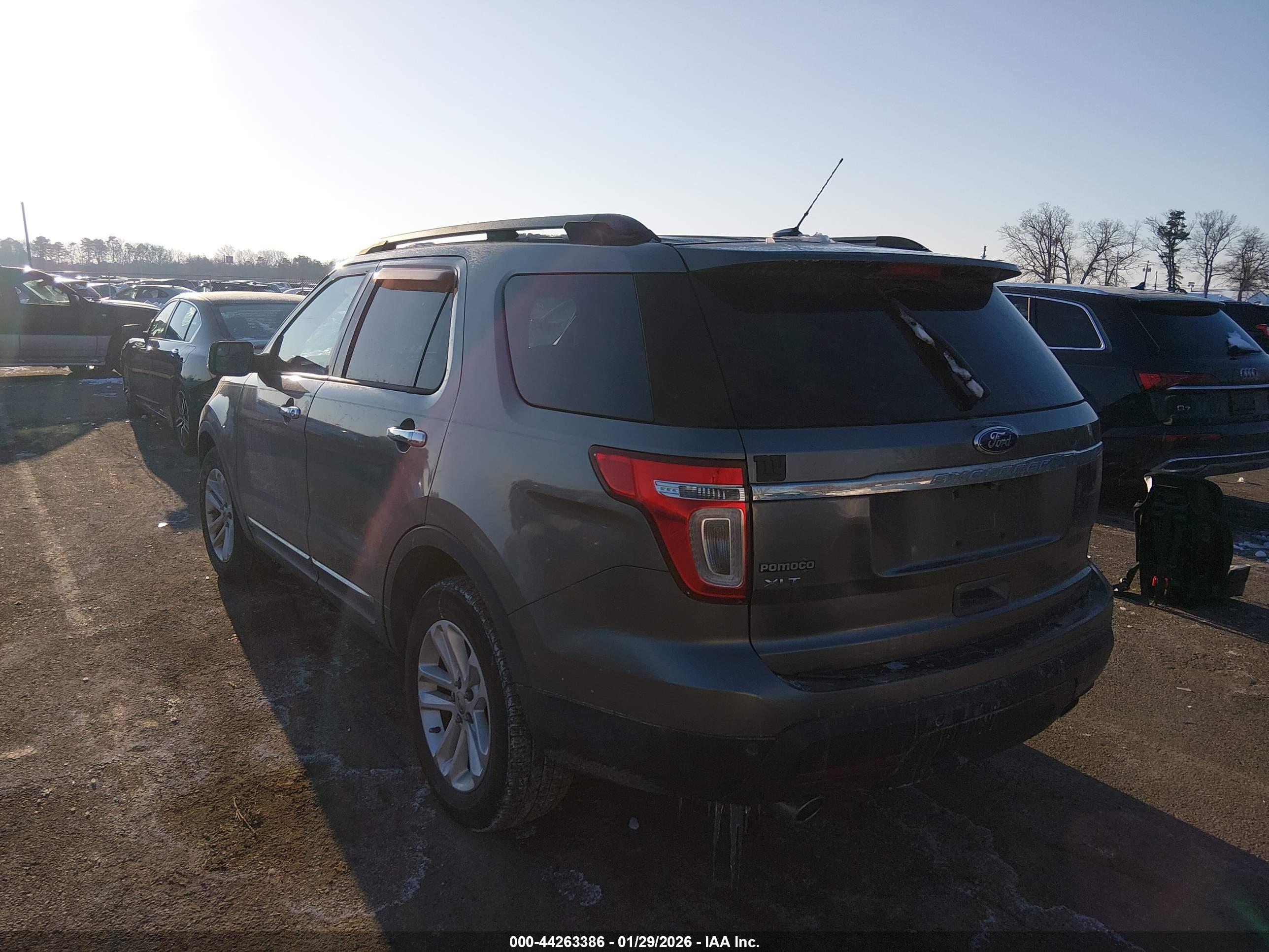 FORD EXPLORER image 3