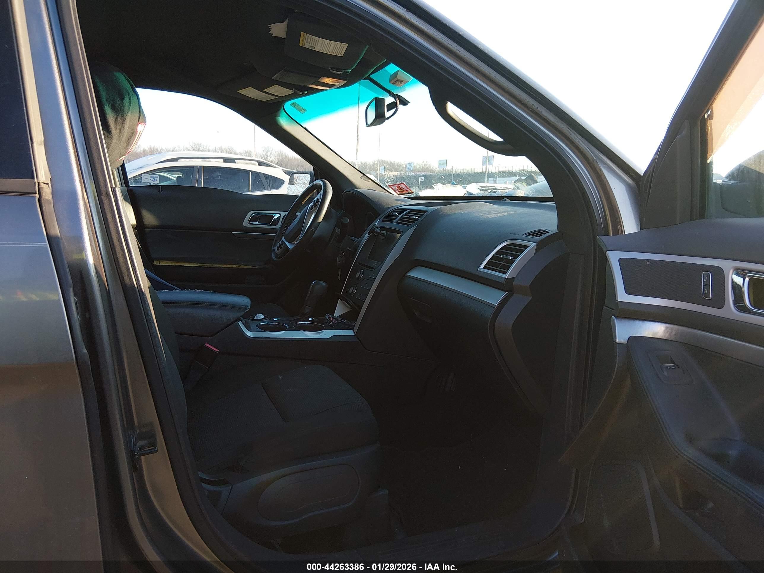 FORD EXPLORER image 5