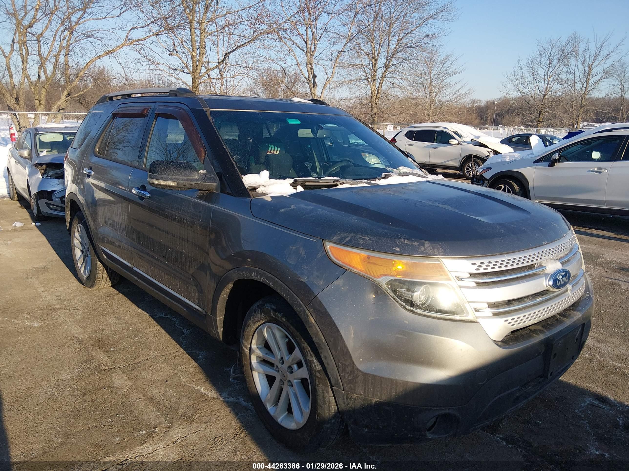 FORD EXPLORER image 6