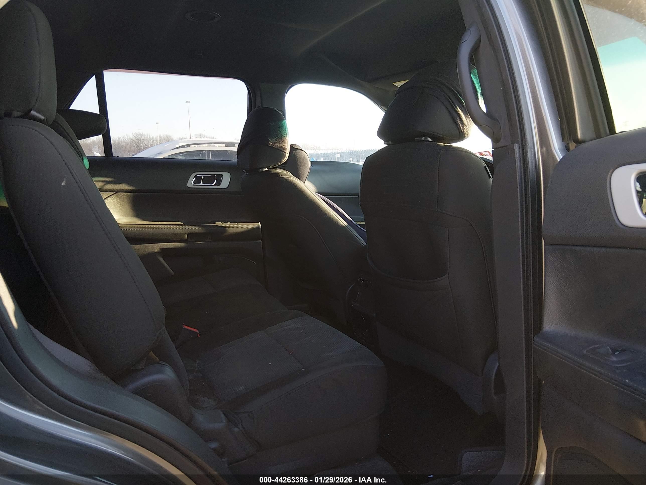 FORD EXPLORER image 8