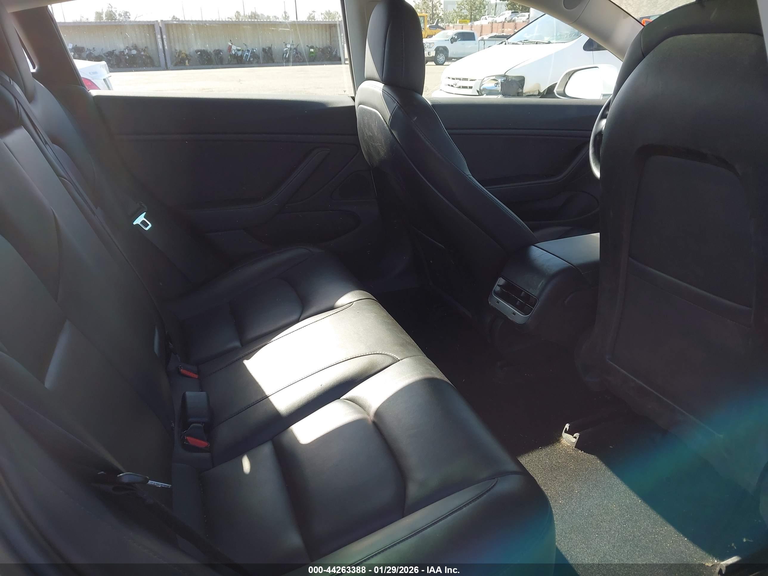 TESLA MODEL image 8