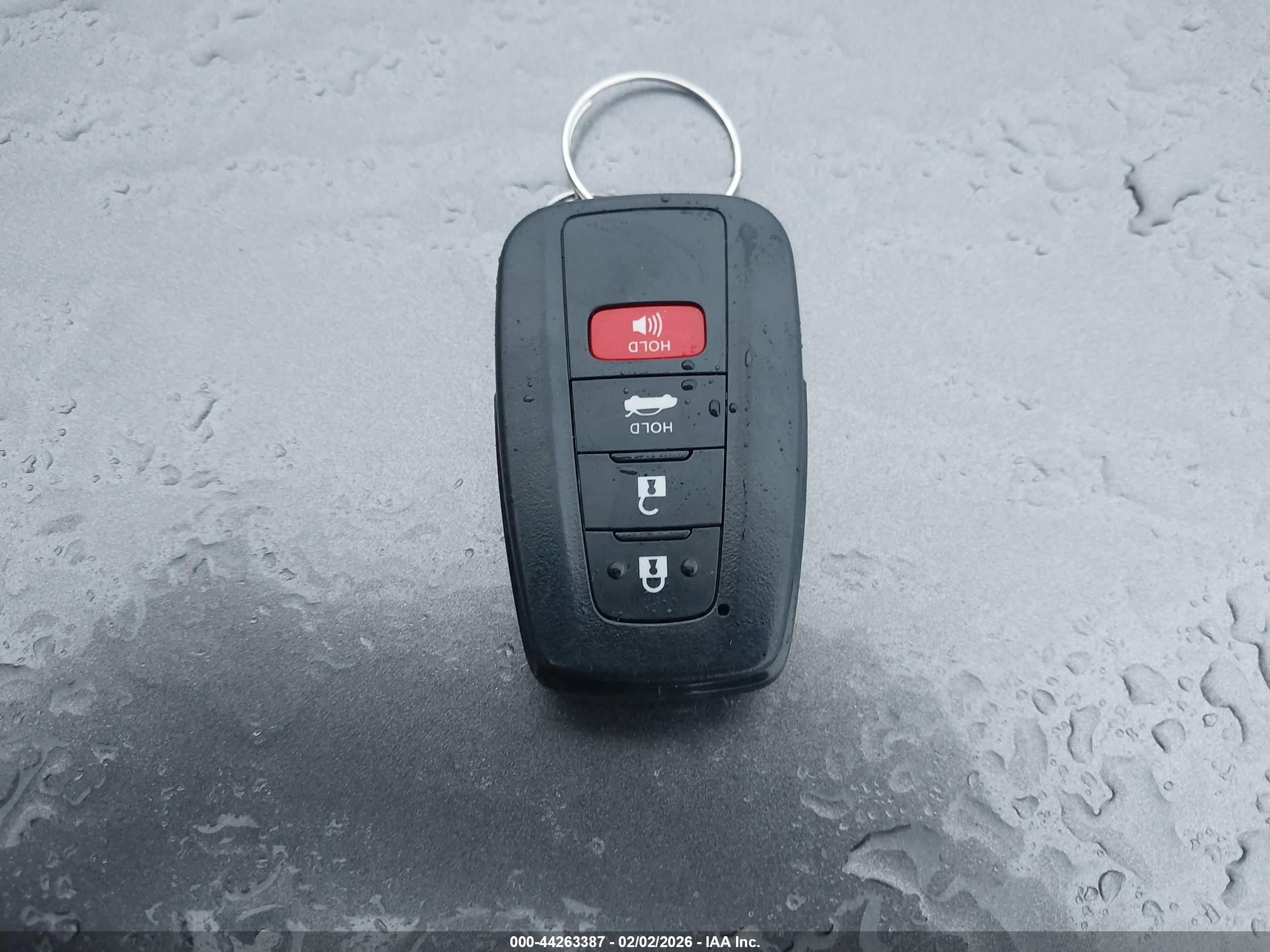 TOYOTA CAMRY image 11
