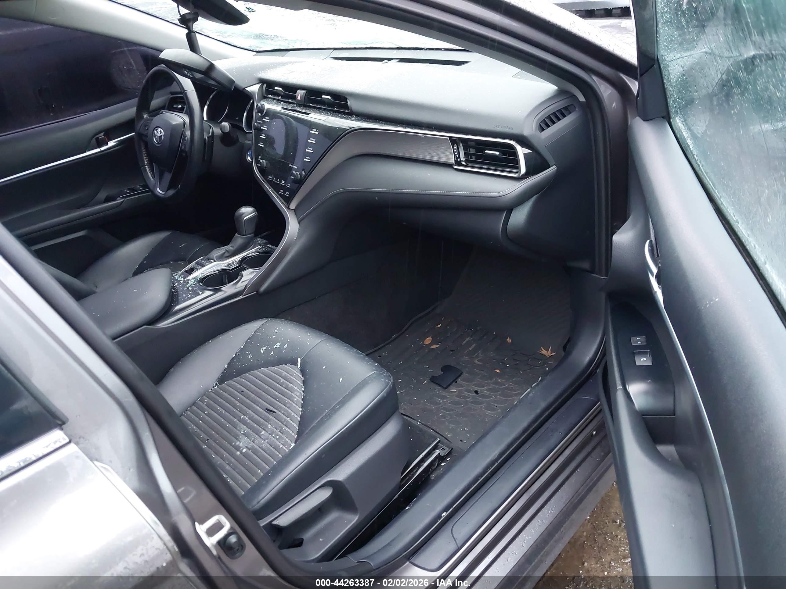 TOYOTA CAMRY image 5