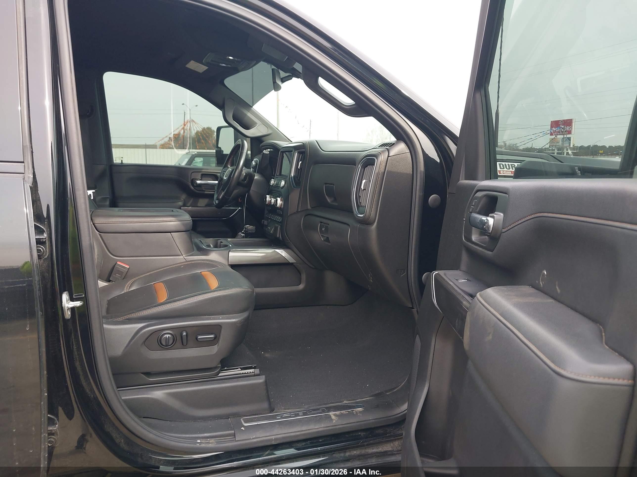 GMC SIERRA image 7