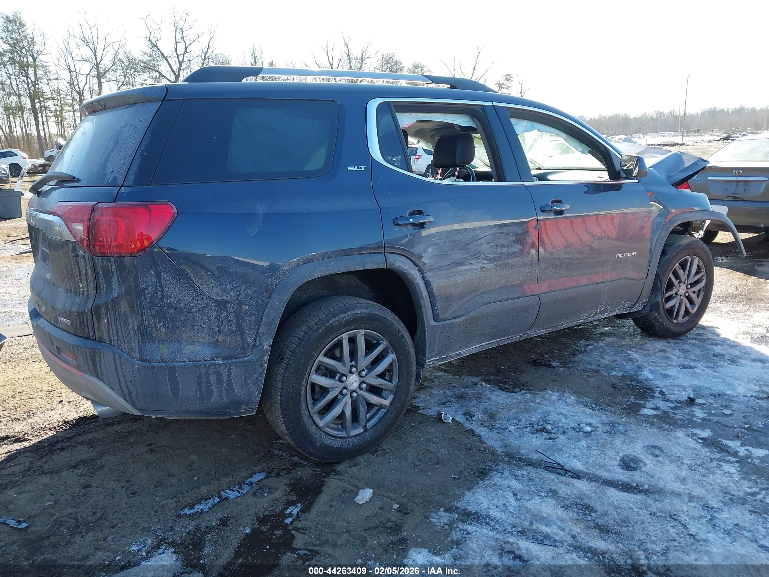 GMC ACADIA image 4
