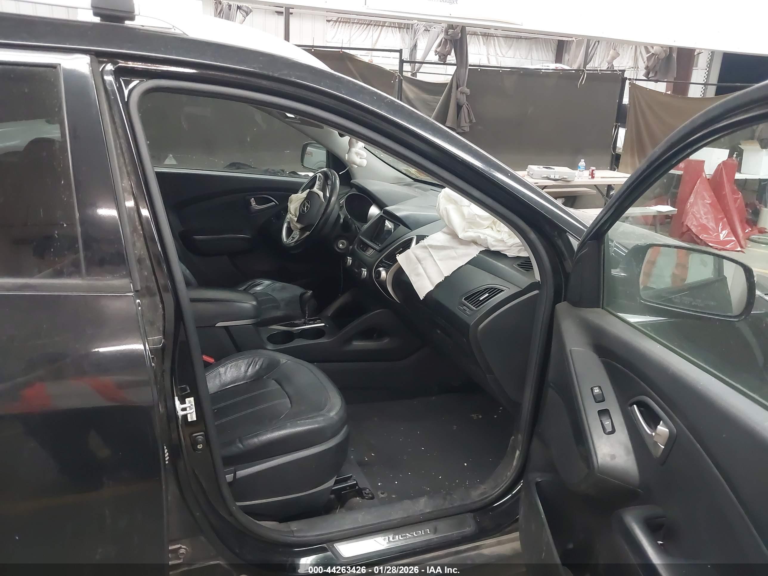 HYUNDAI TUCSON image 5