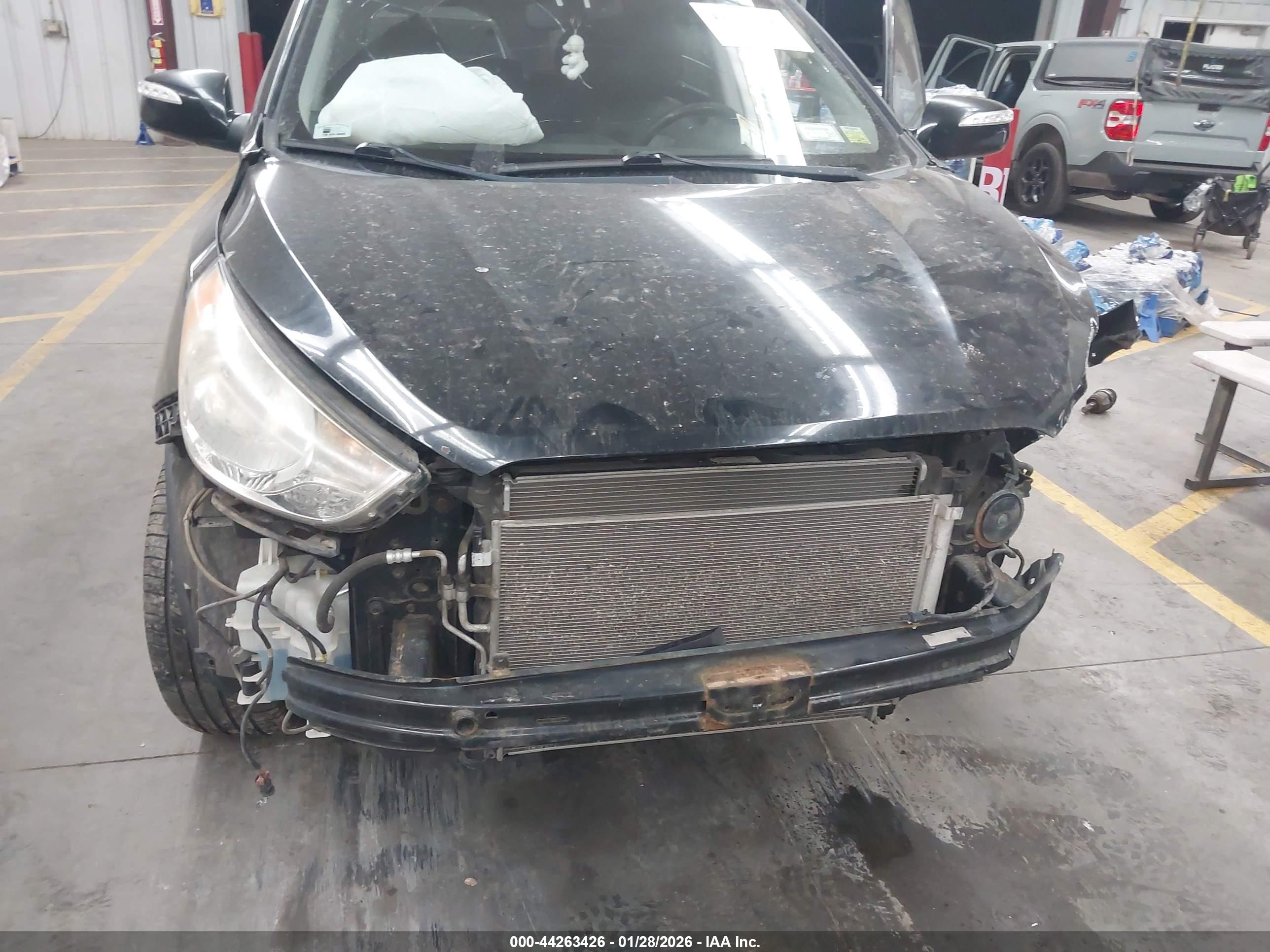 HYUNDAI TUCSON image 6