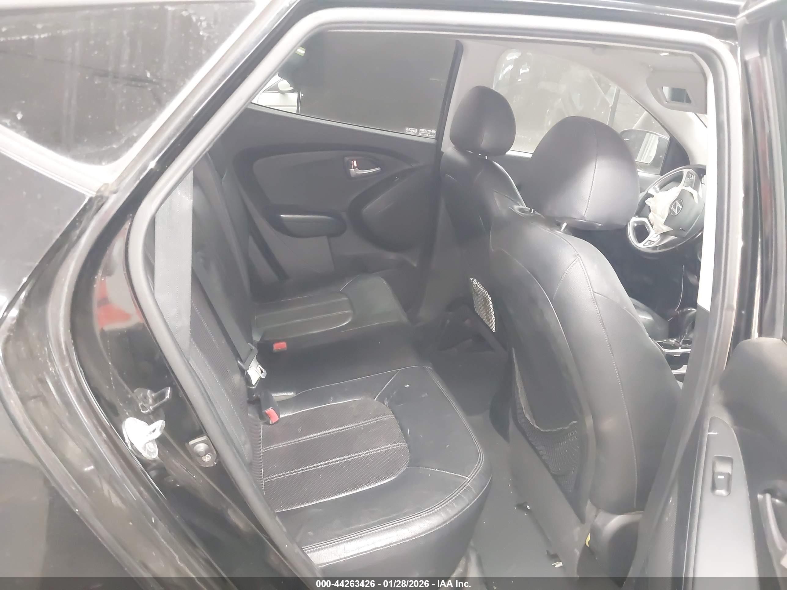HYUNDAI TUCSON image 8