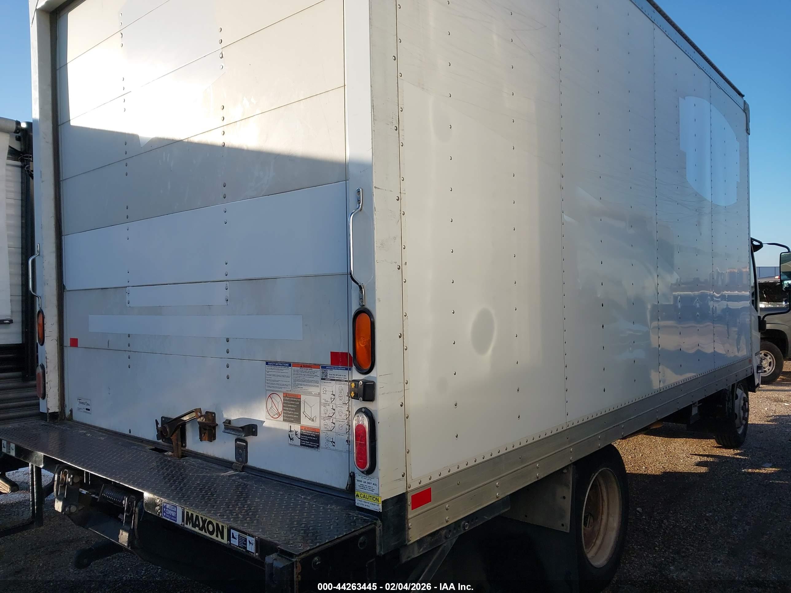 ISUZU NPR image 4