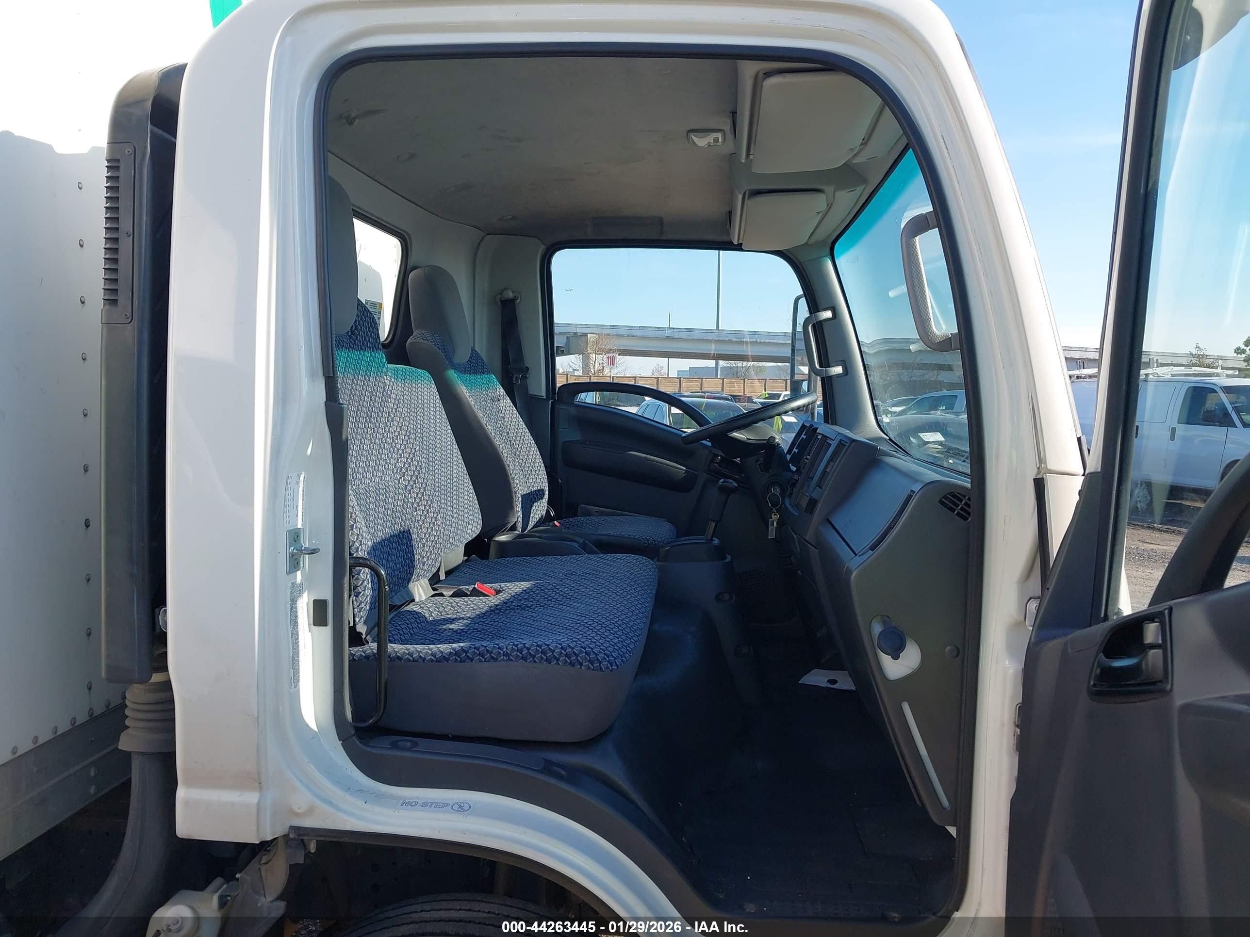 ISUZU NPR image 7