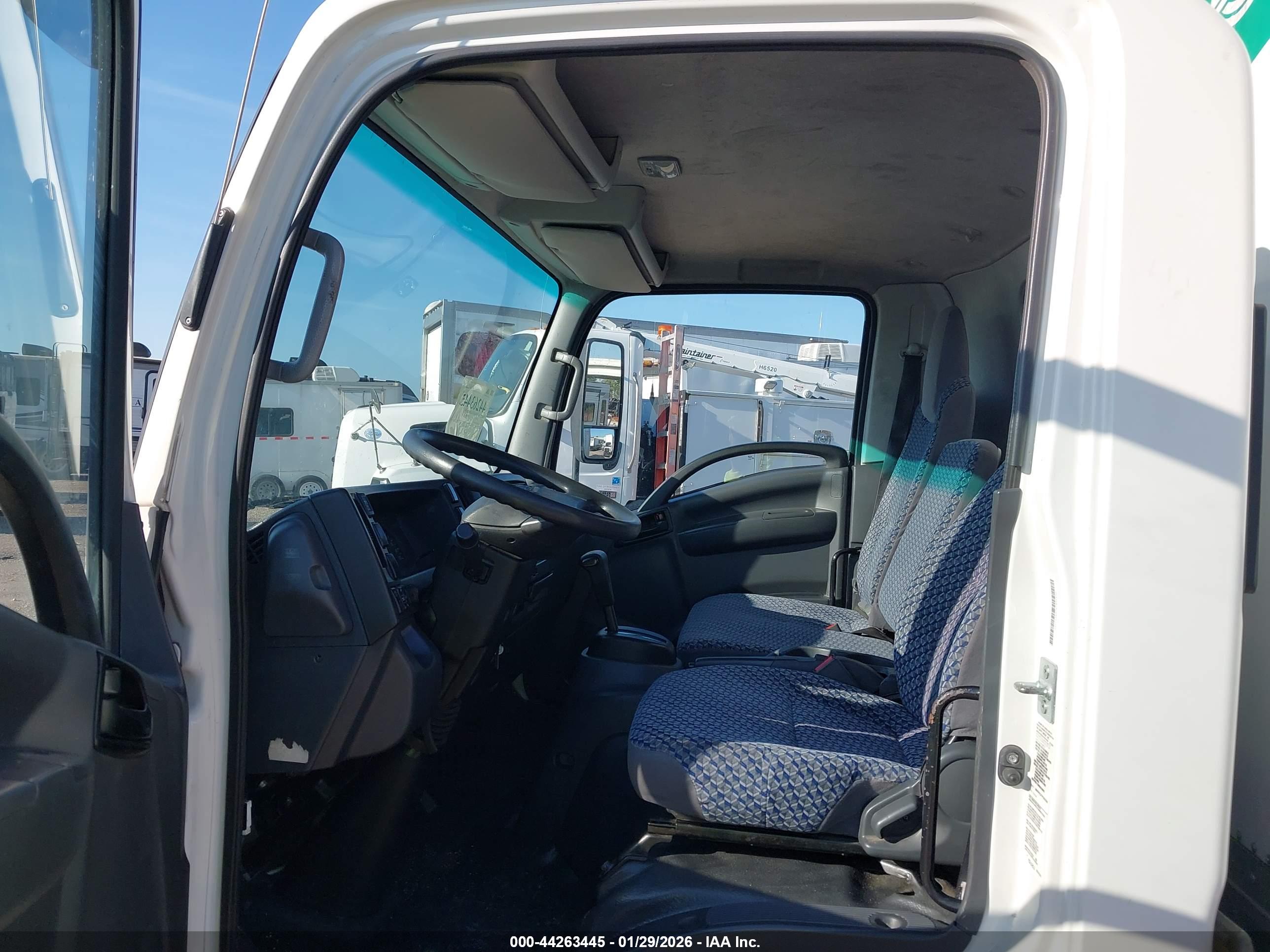 ISUZU NPR image 8