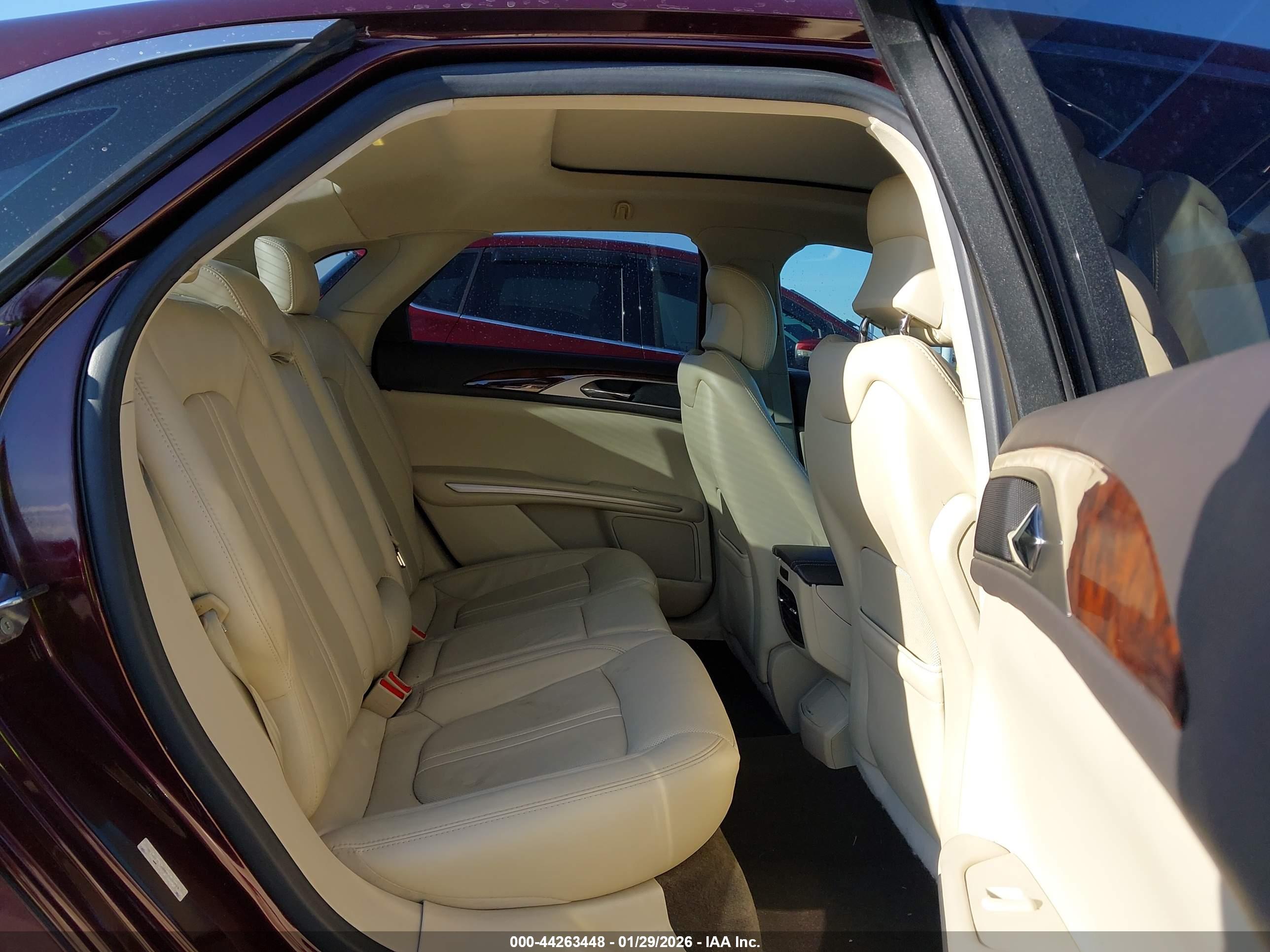 LINCOLN MKZ image 8
