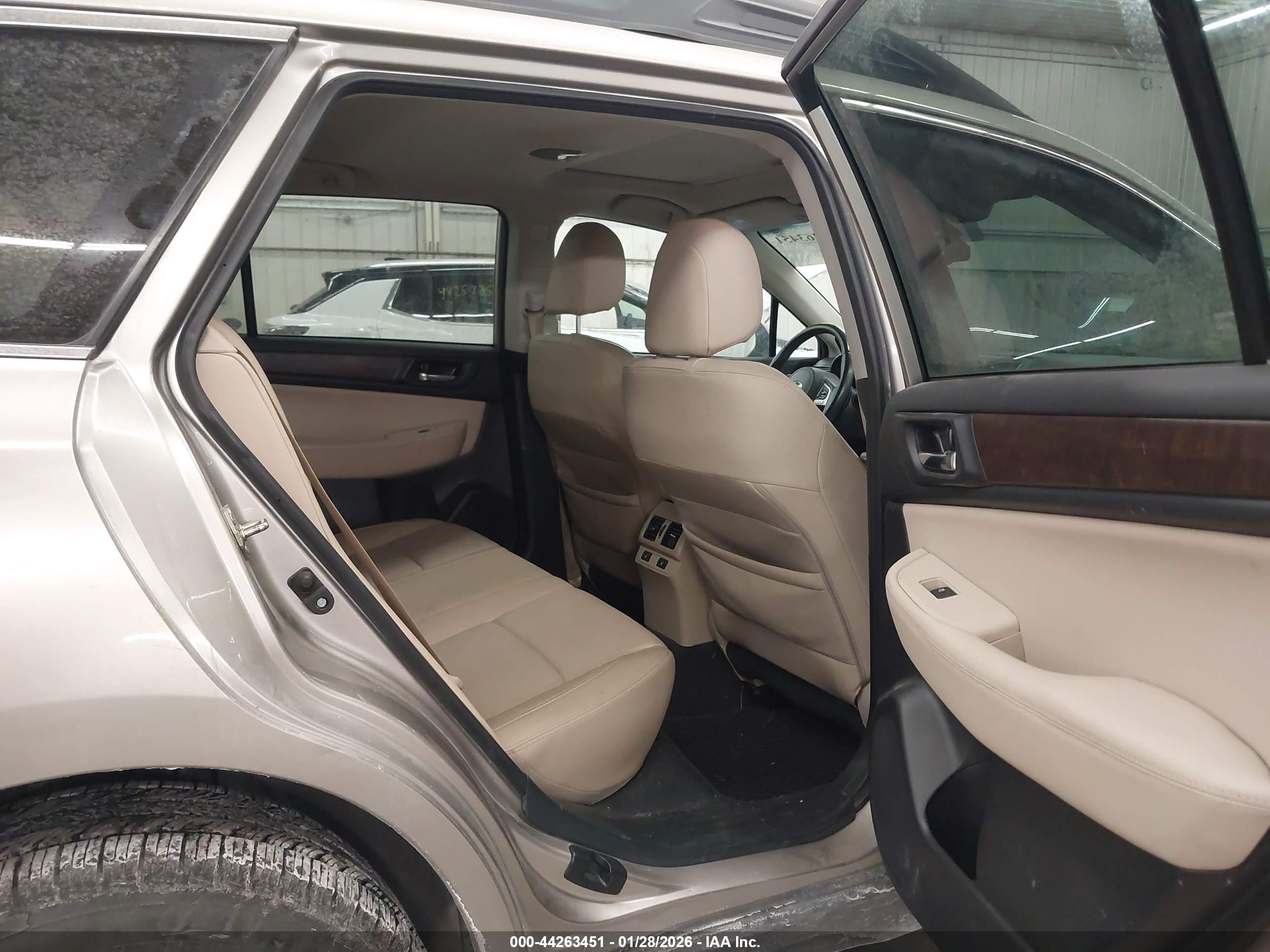 SUBARU OUTBACK image 8