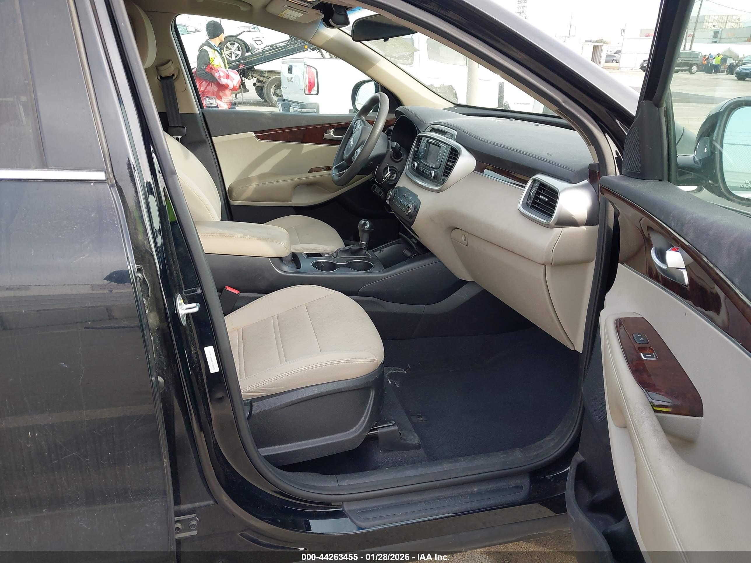 KIA SORENTO image 5