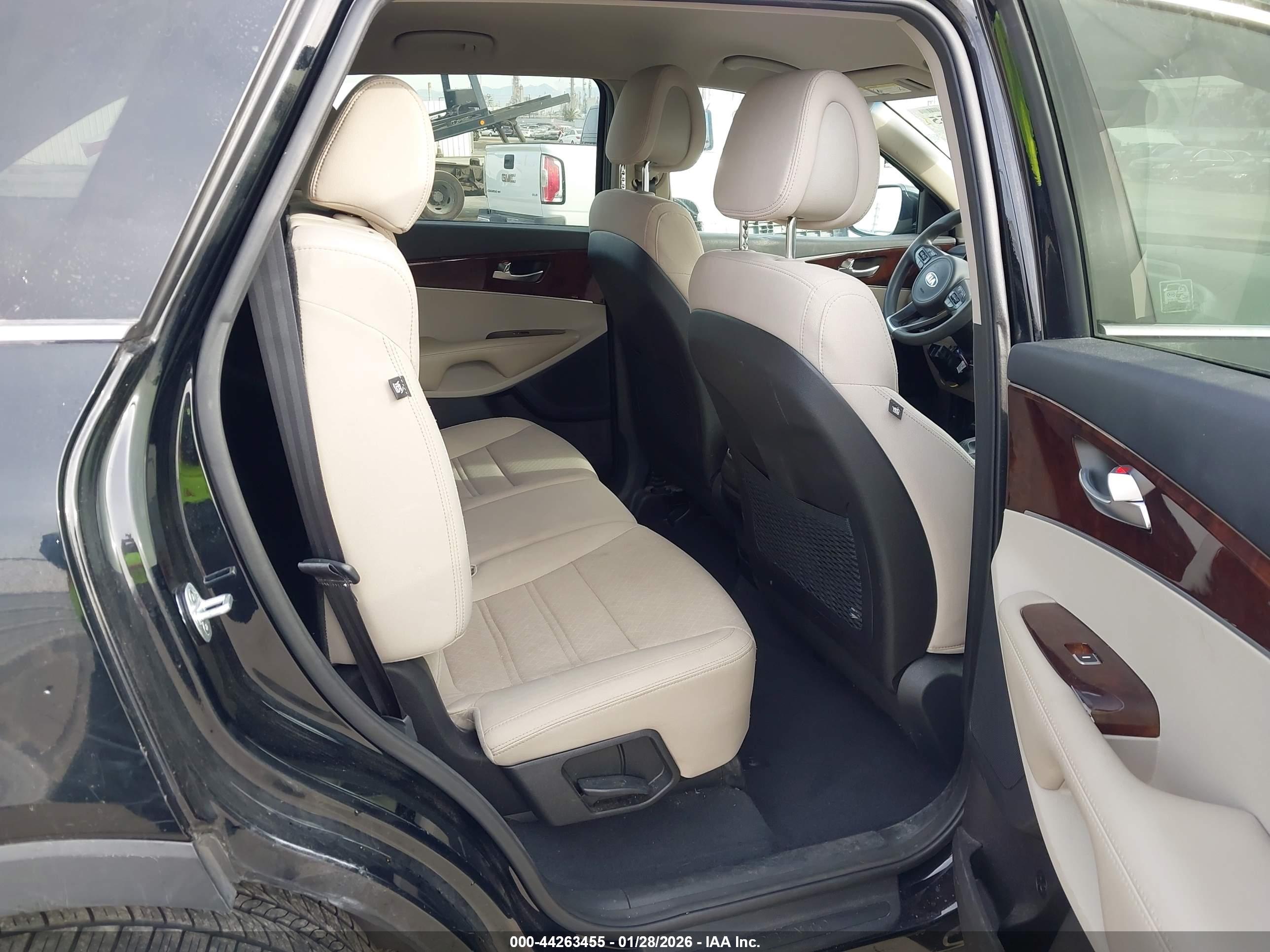 KIA SORENTO image 8