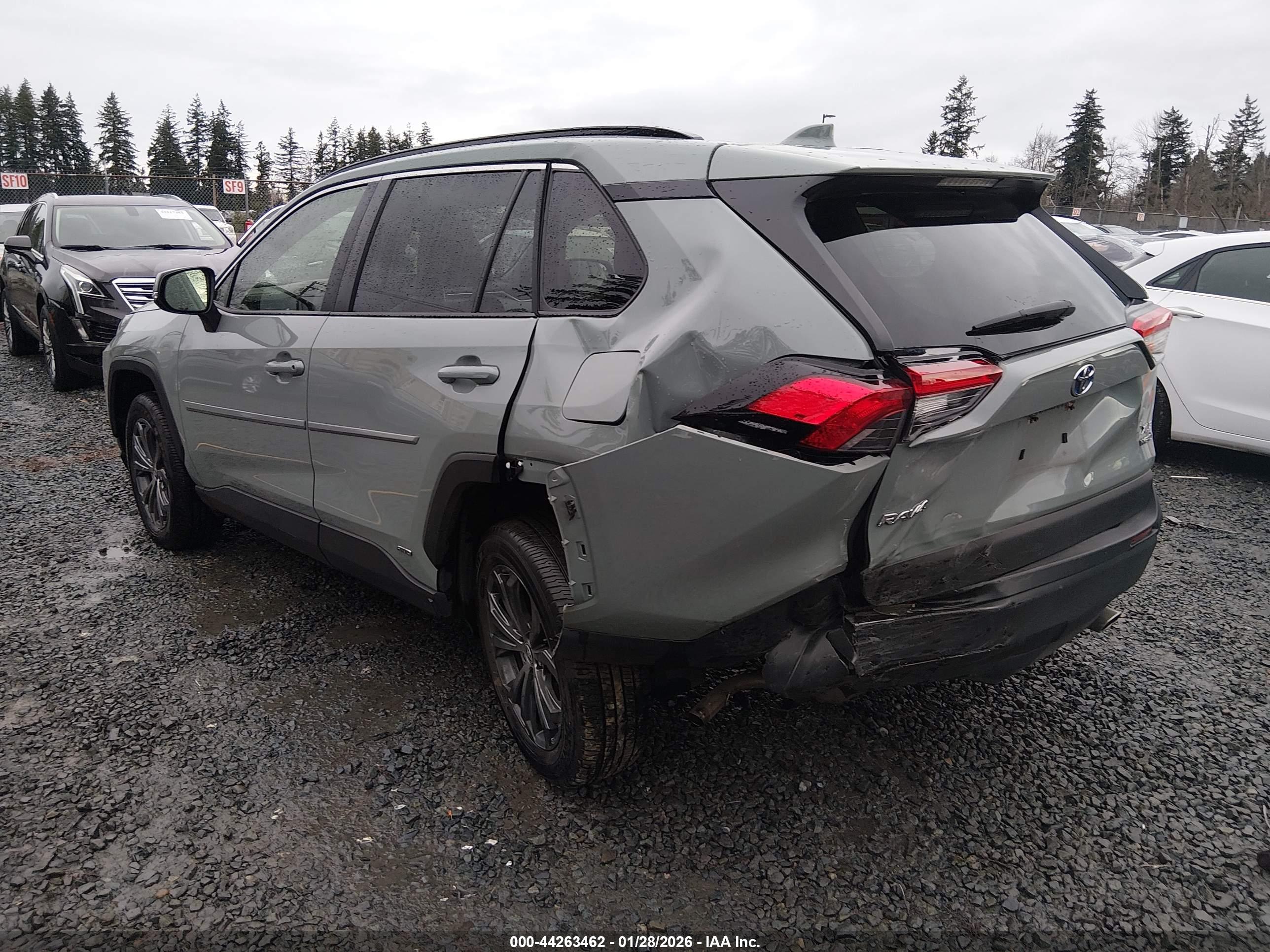 TOYOTA RAV4 image 3
