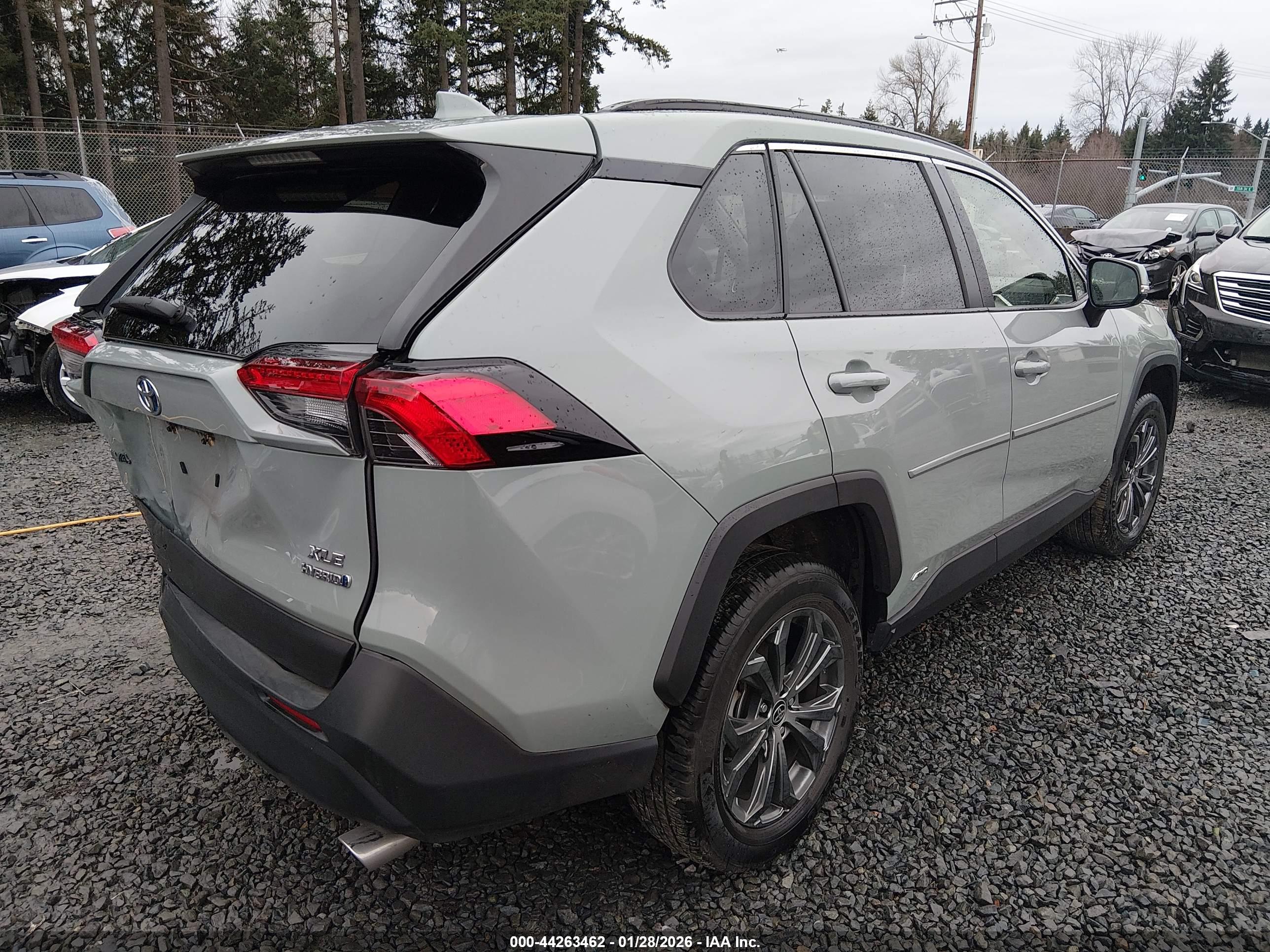 TOYOTA RAV4 image 4