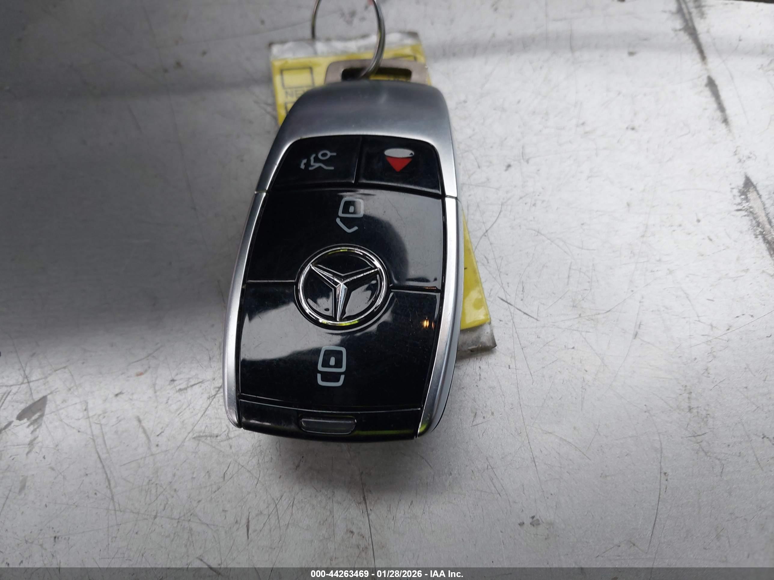 MERCEDES-BENZ E image 11