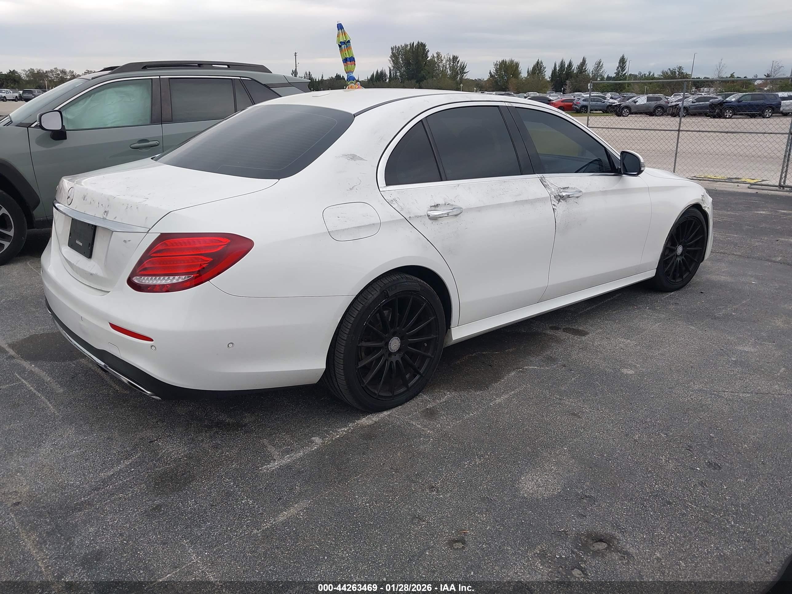 MERCEDES-BENZ E image 4
