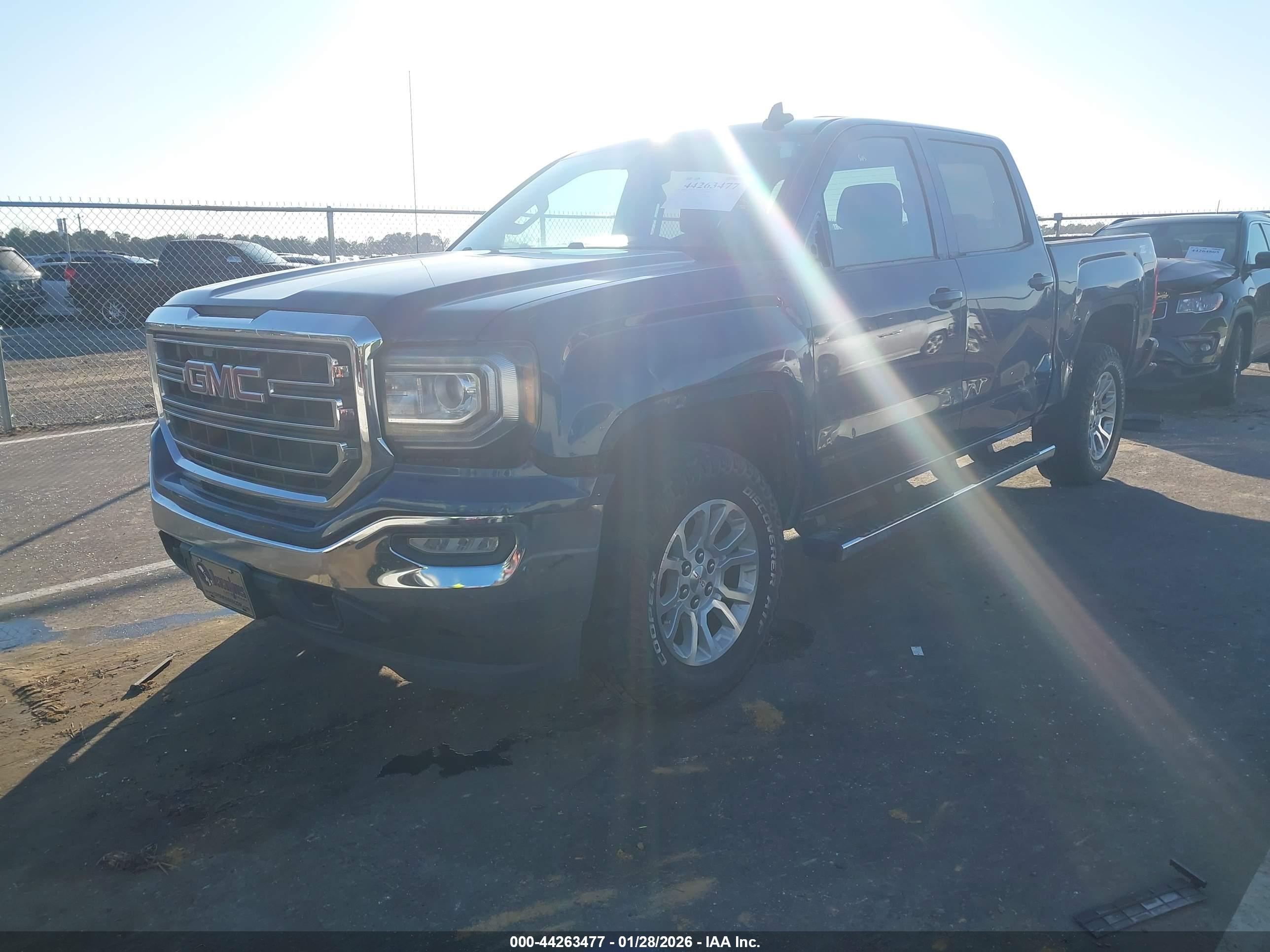 GMC SIERRA image 2