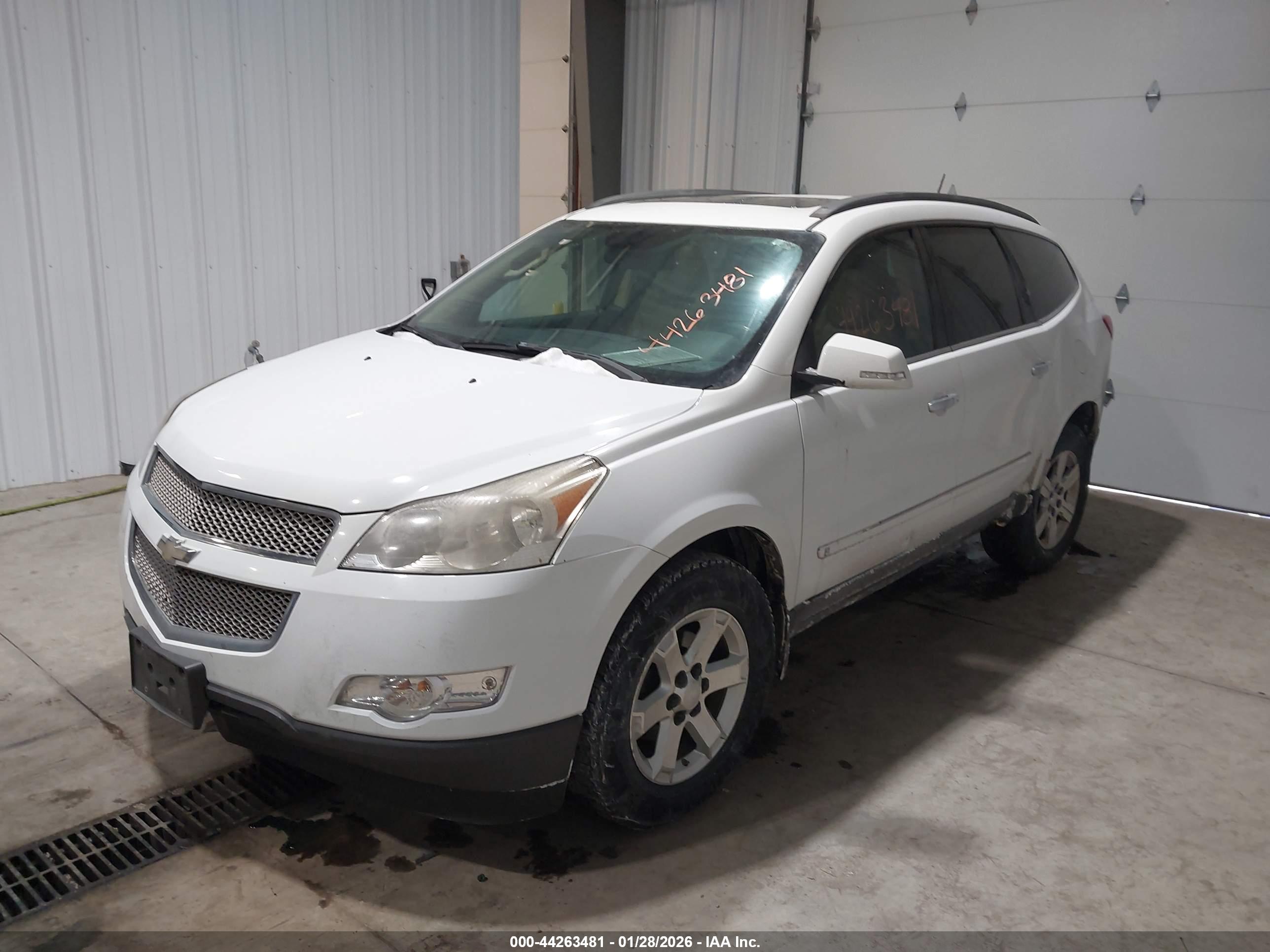 CHEVROLET TRAVERSE image 2