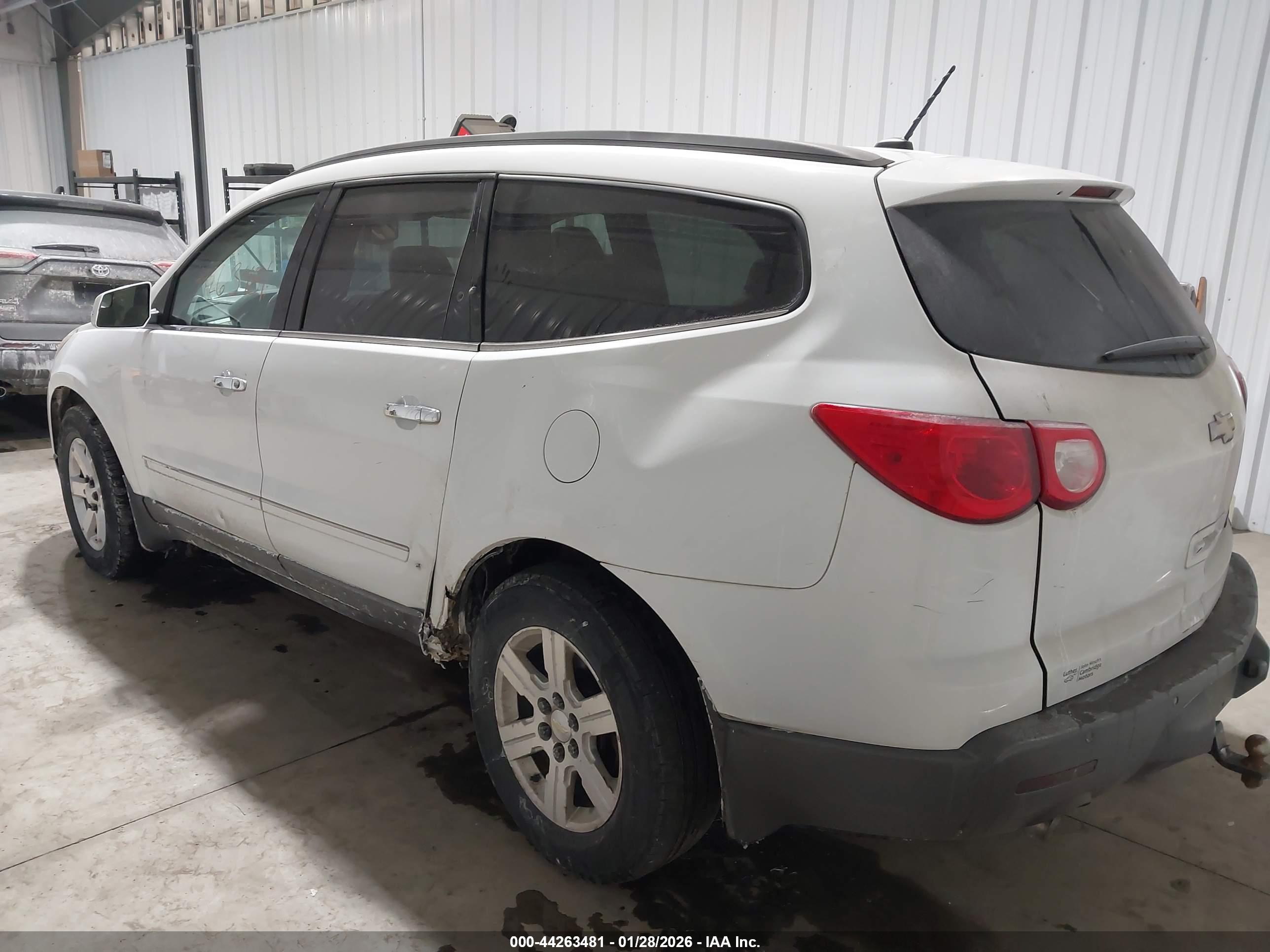 CHEVROLET TRAVERSE image 3