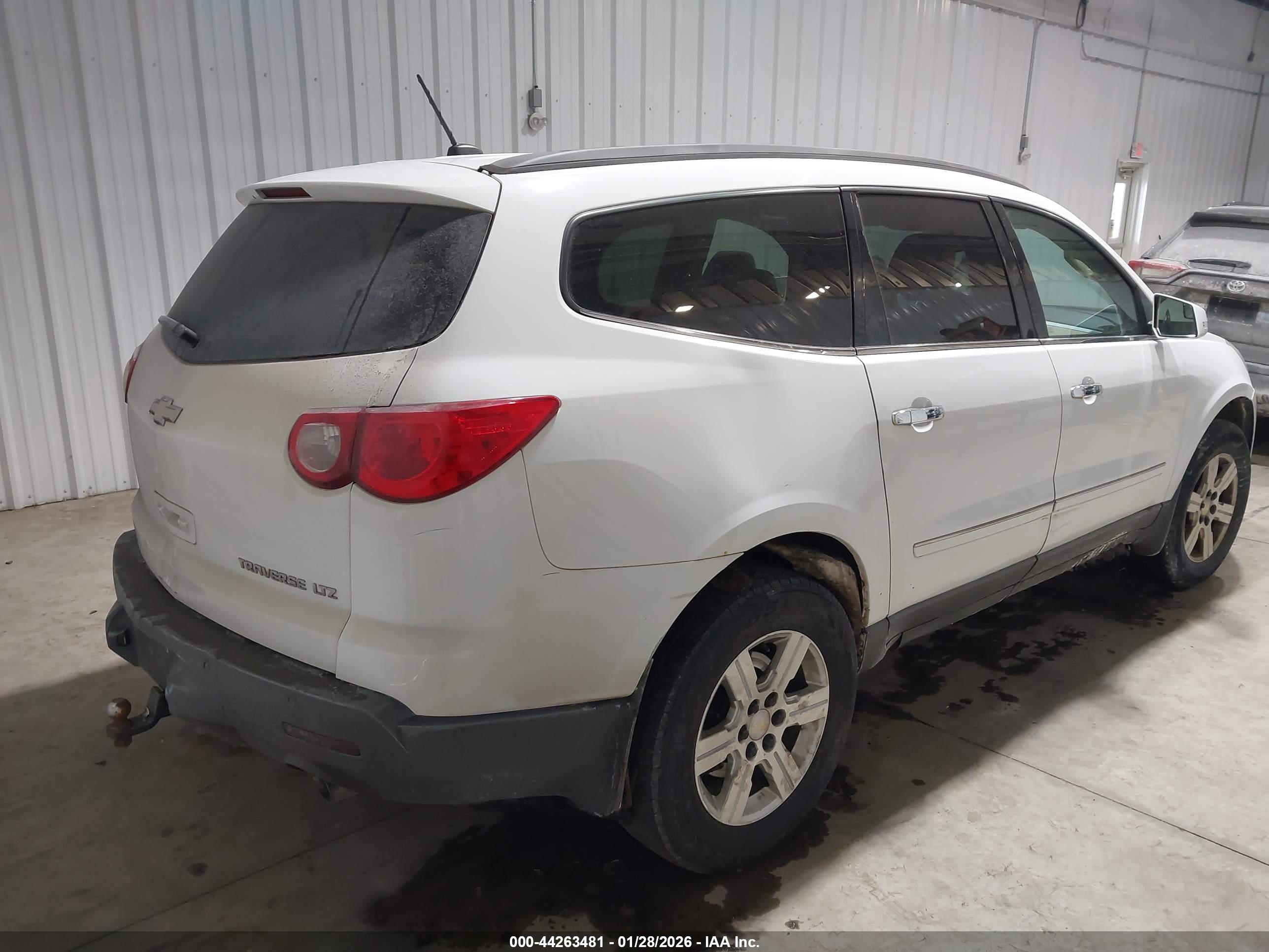 CHEVROLET TRAVERSE image 4