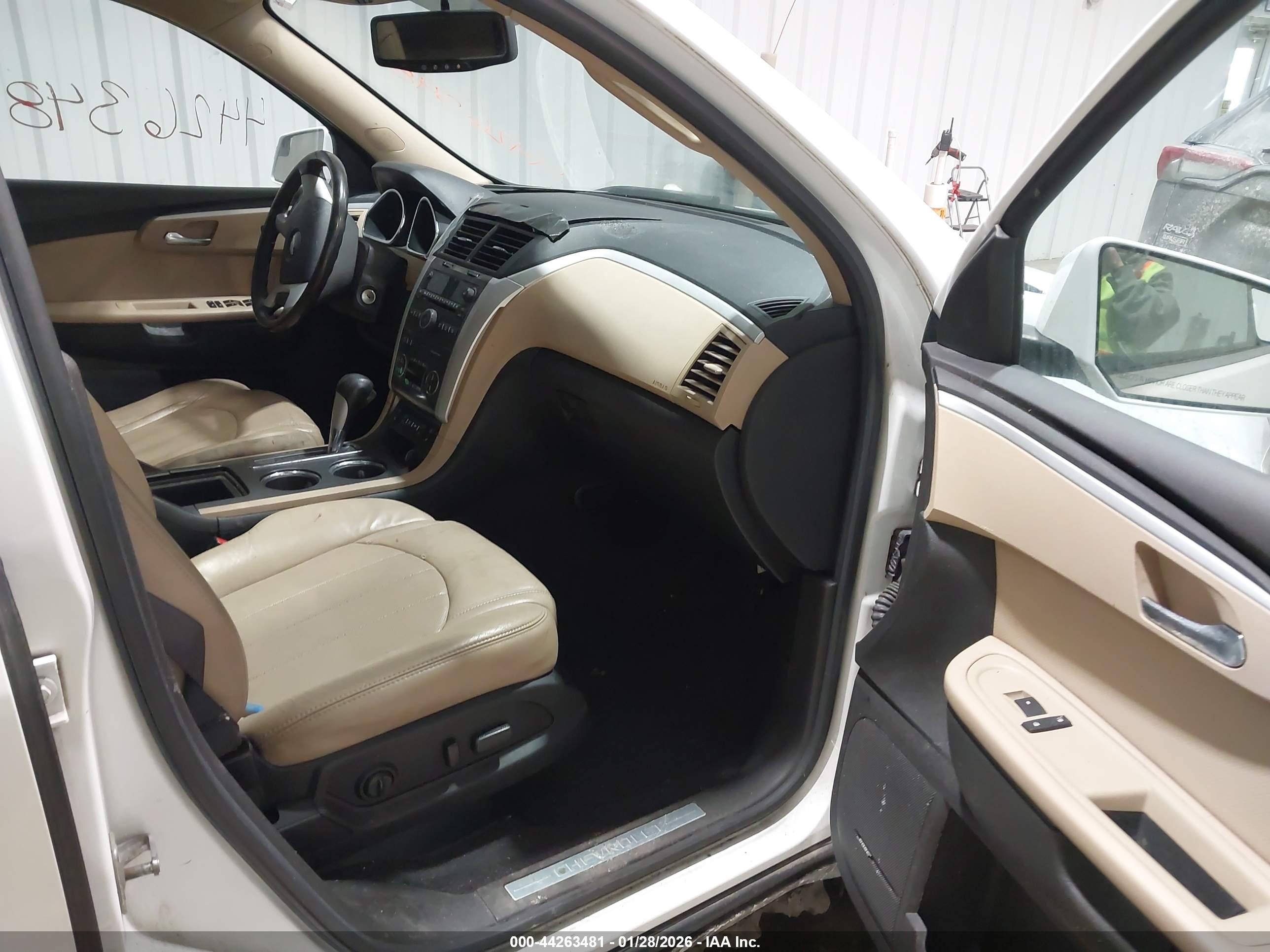 CHEVROLET TRAVERSE image 5